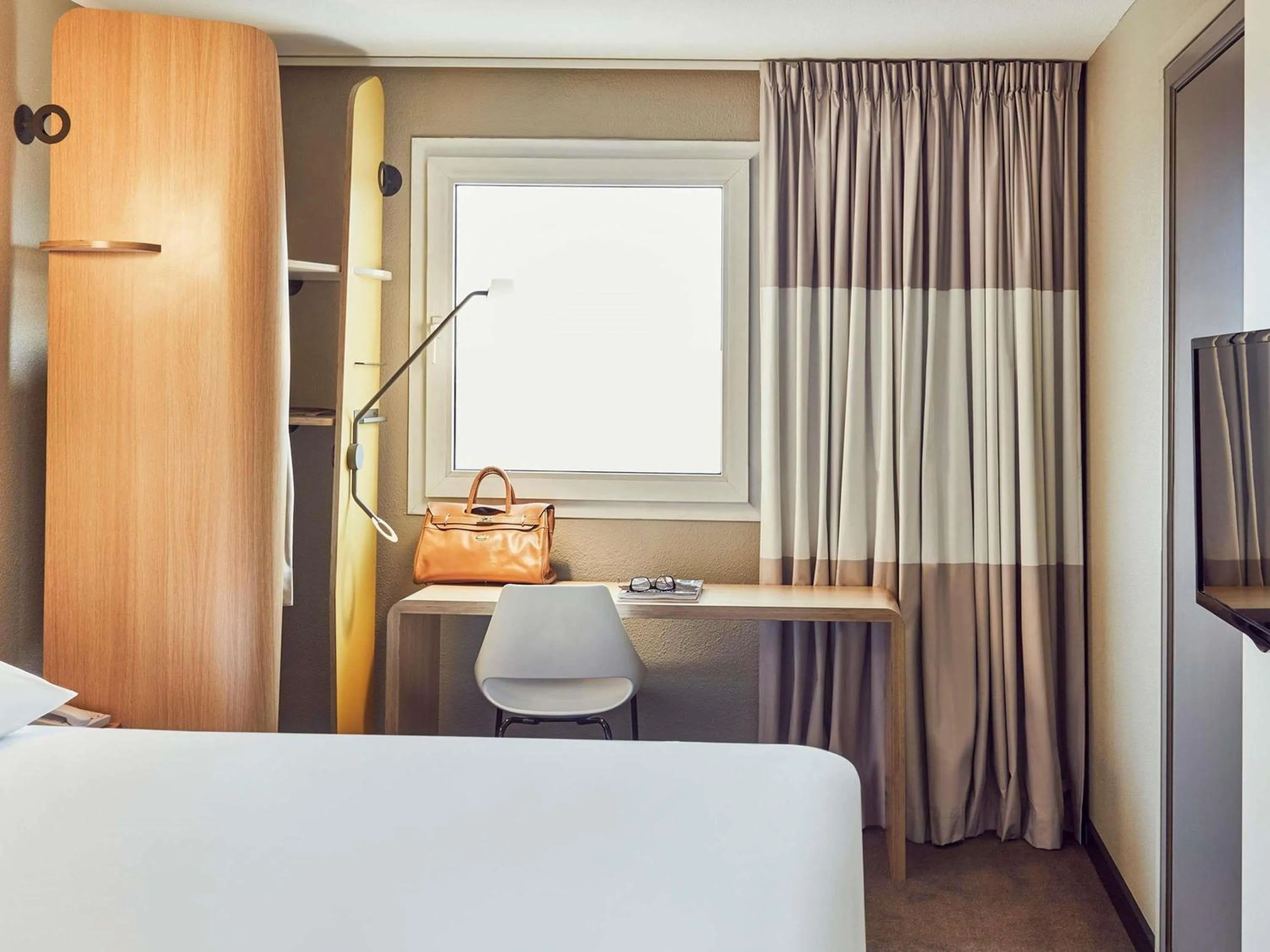 Bedroom, Bed in ibis Bordeaux Centre Bastide