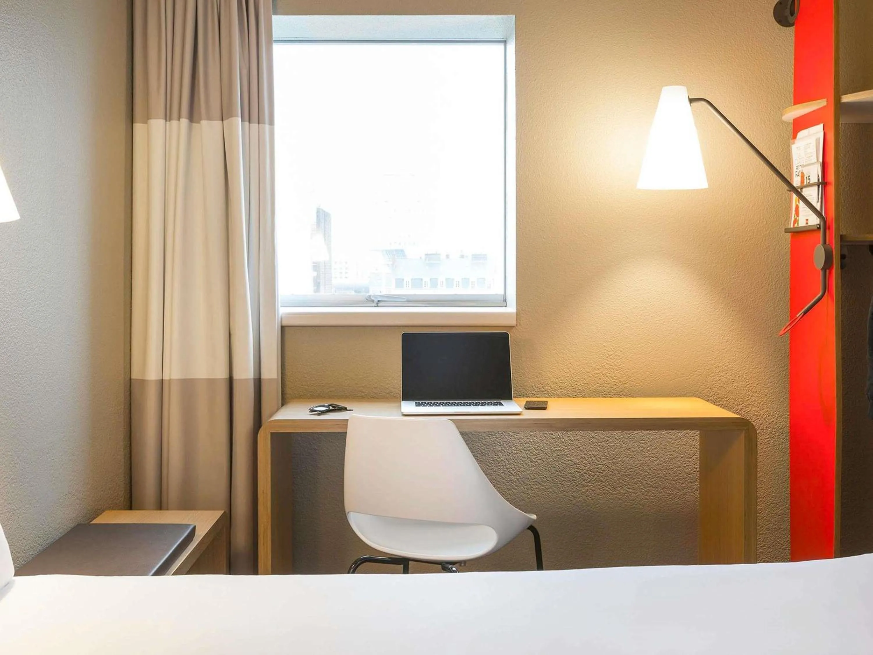 Bedroom, Bed in ibis Bordeaux Centre Bastide