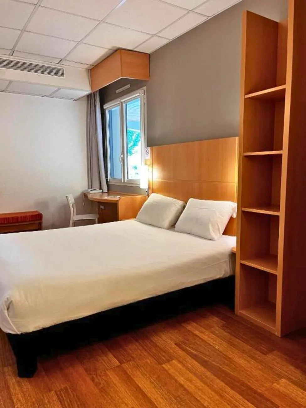 Bedroom, Bed in Ibis Vitré Centre