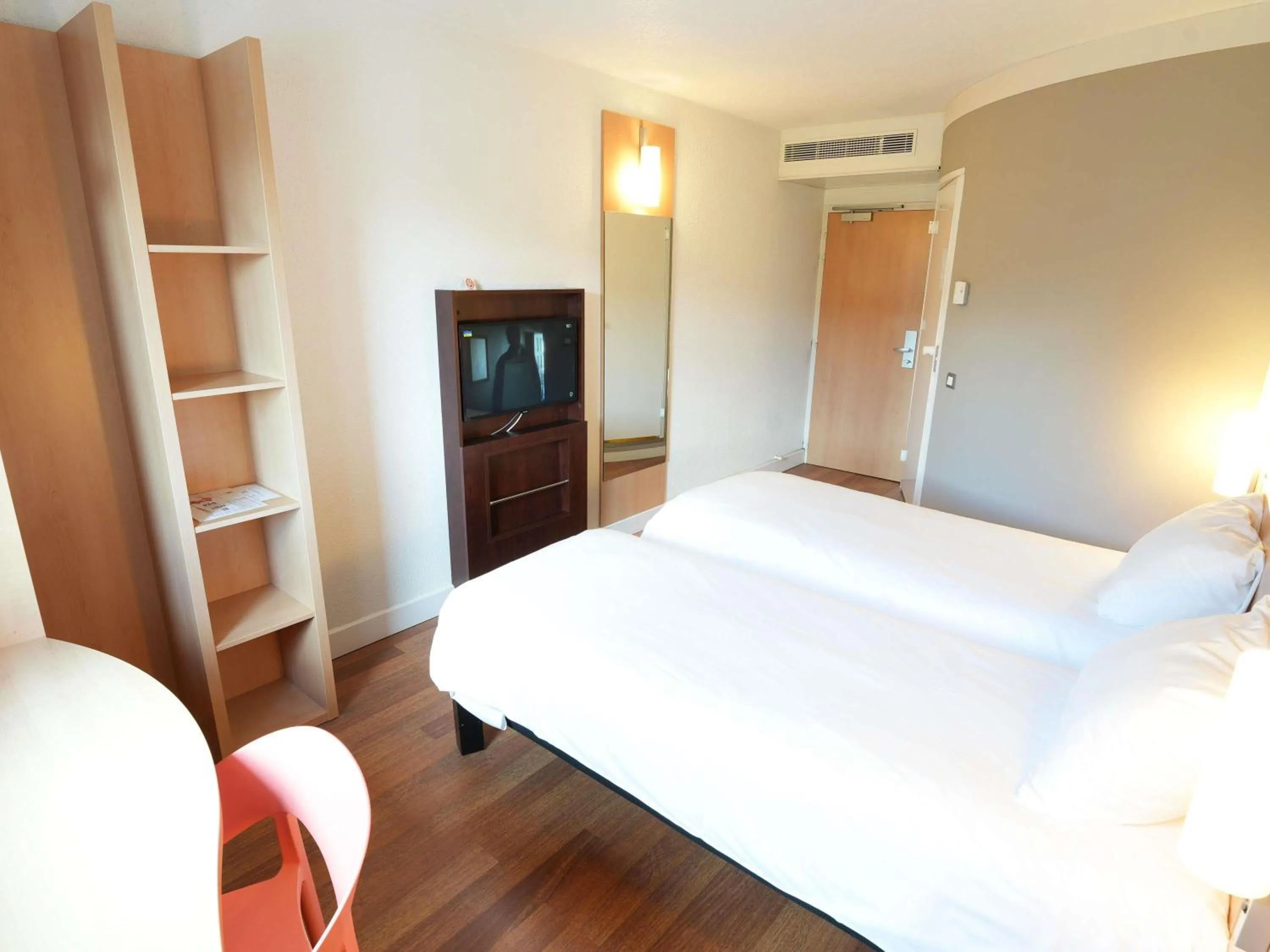 Bedroom, Bed in Ibis Vitré Centre