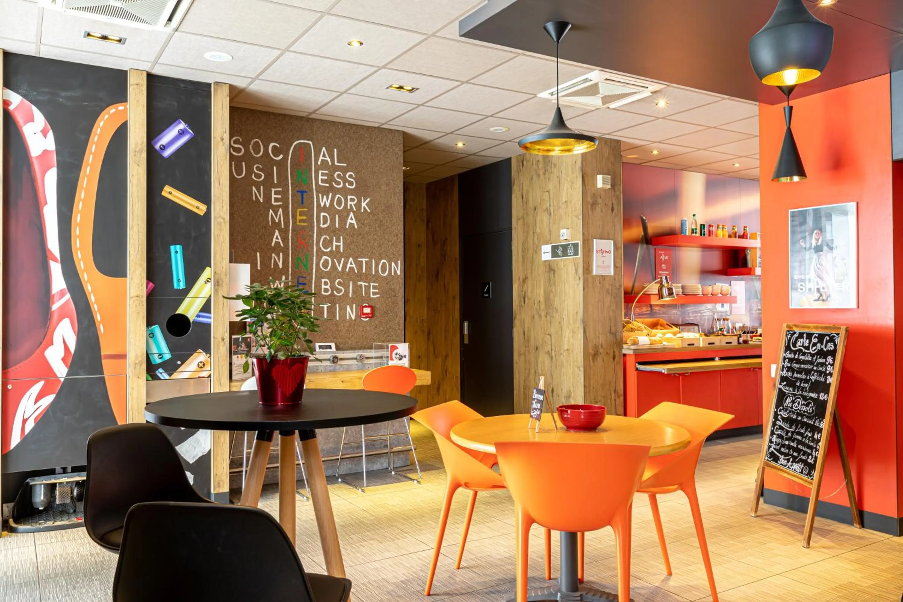 Lobby or reception in ibis Paris Boulogne Billancourt