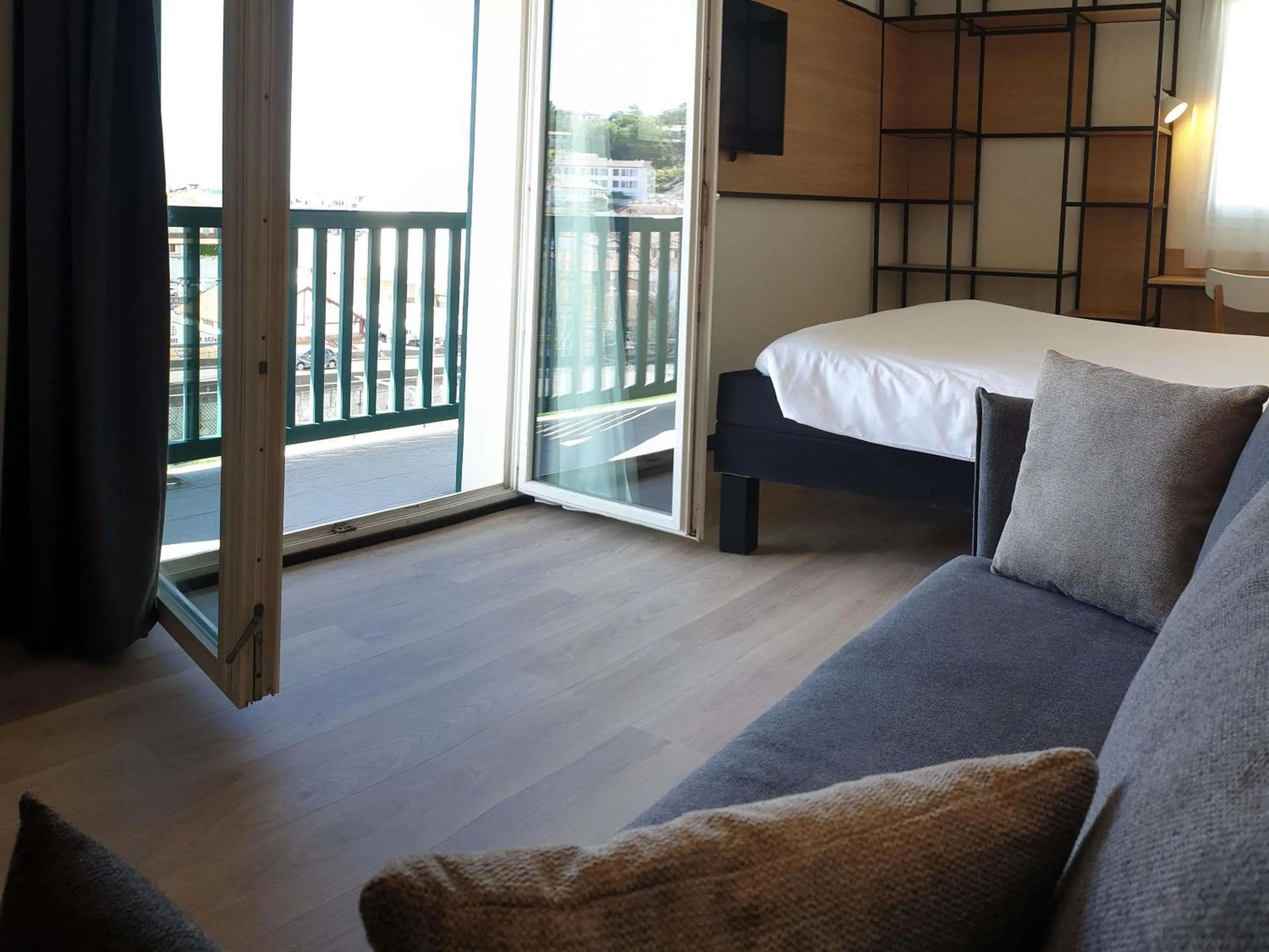 Bedroom, Bed in ibis Ciboure Saint-Jean-de-Luz