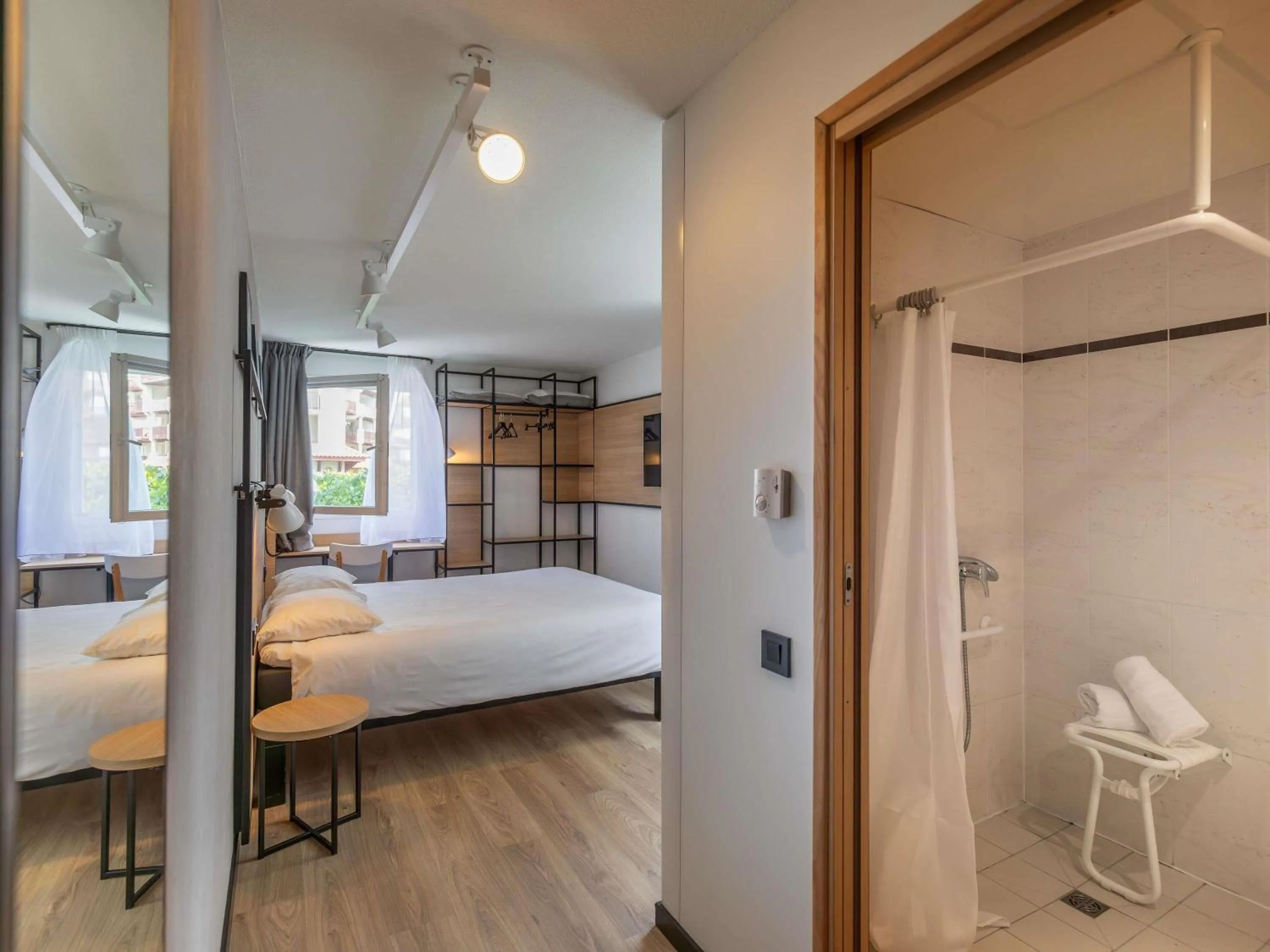 Bedroom, Bed in ibis Ciboure Saint-Jean-de-Luz