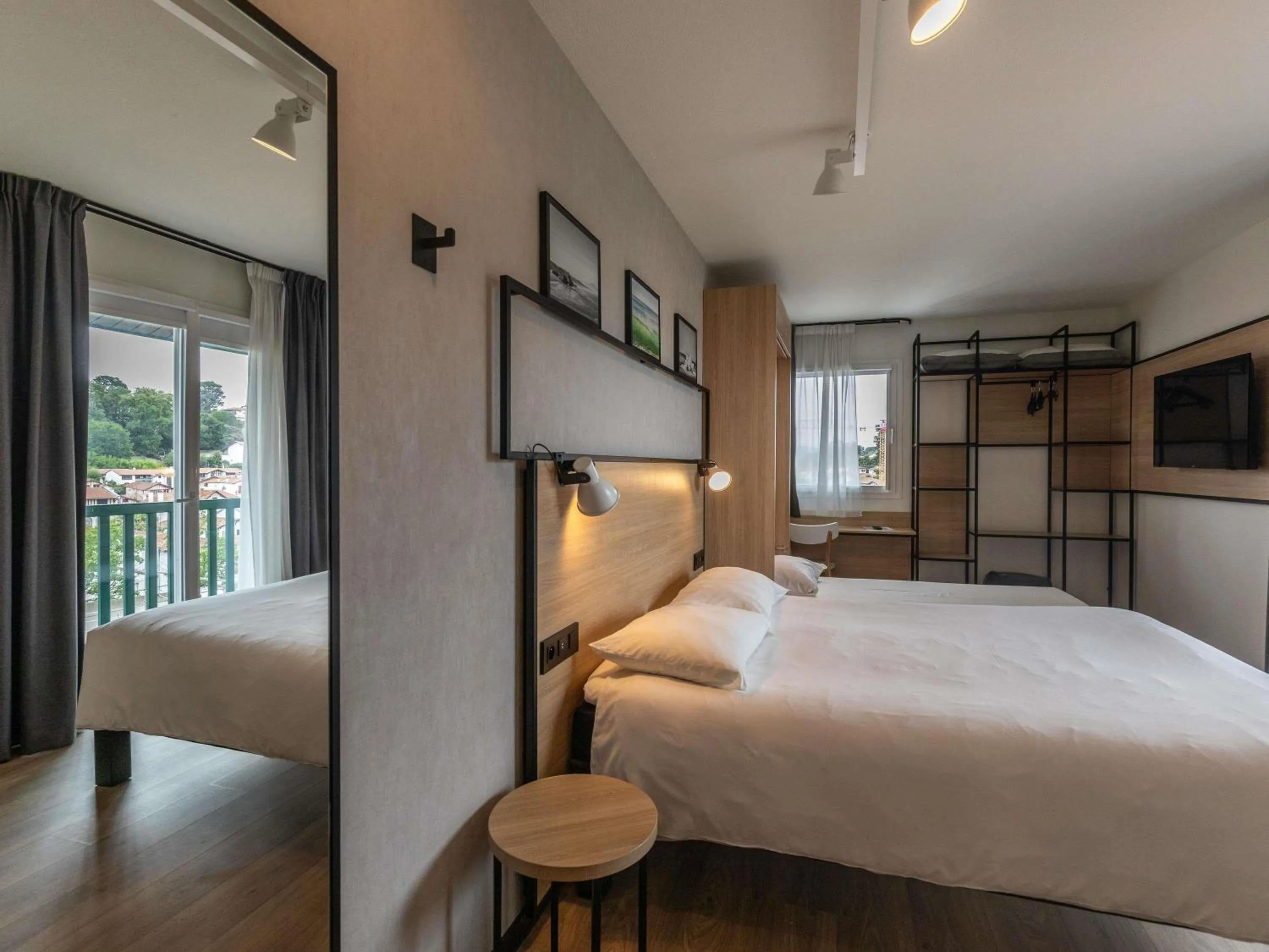 Bedroom, Bed in ibis Ciboure Saint-Jean-de-Luz