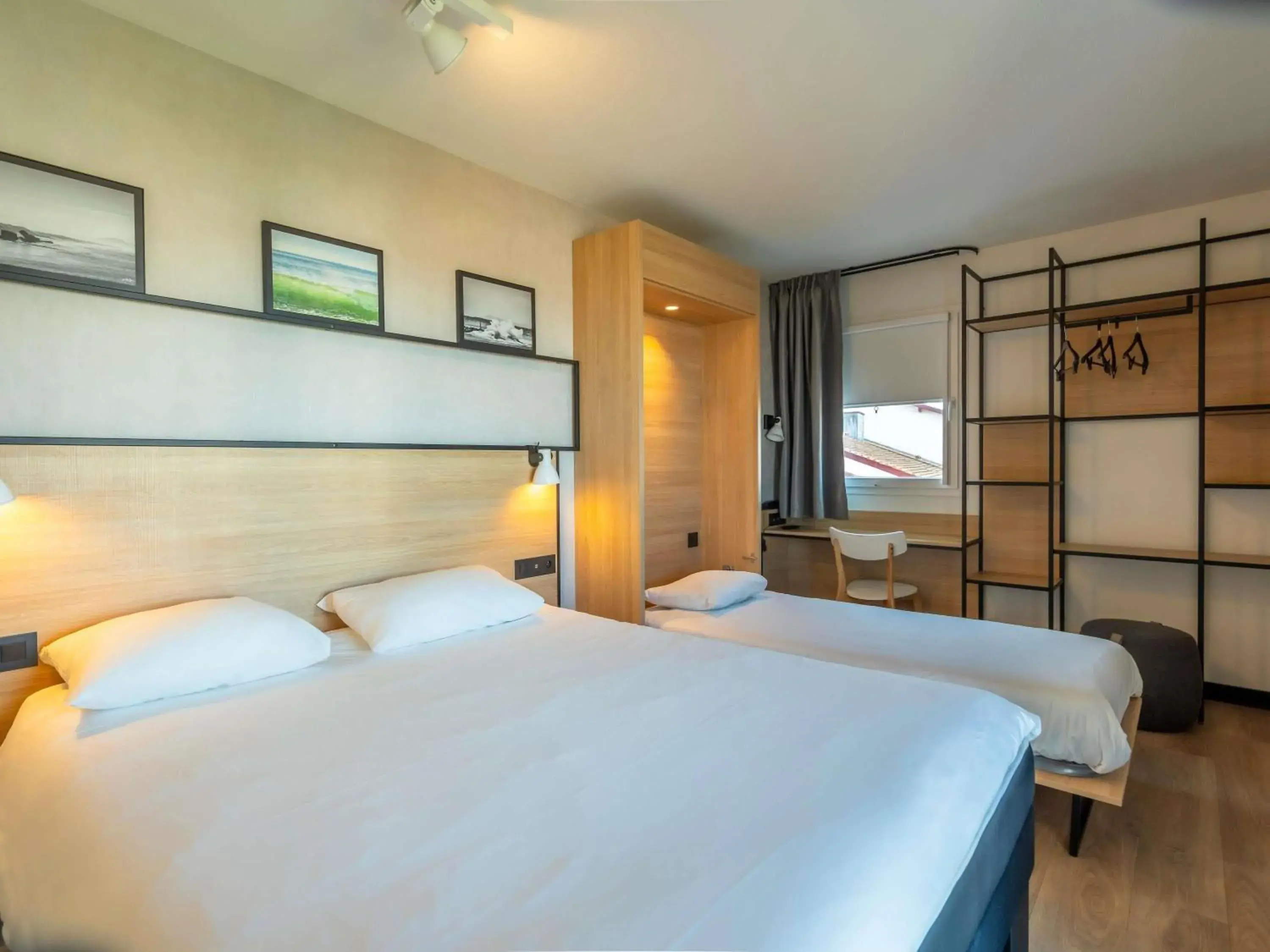 Standard Room with One Double Bed and One Single Bed in ibis Ciboure Saint-Jean-de-Luz Standard Room with One Double Bed and One Single Bed in ibis Ciboure Saint-Jean-de-Luz