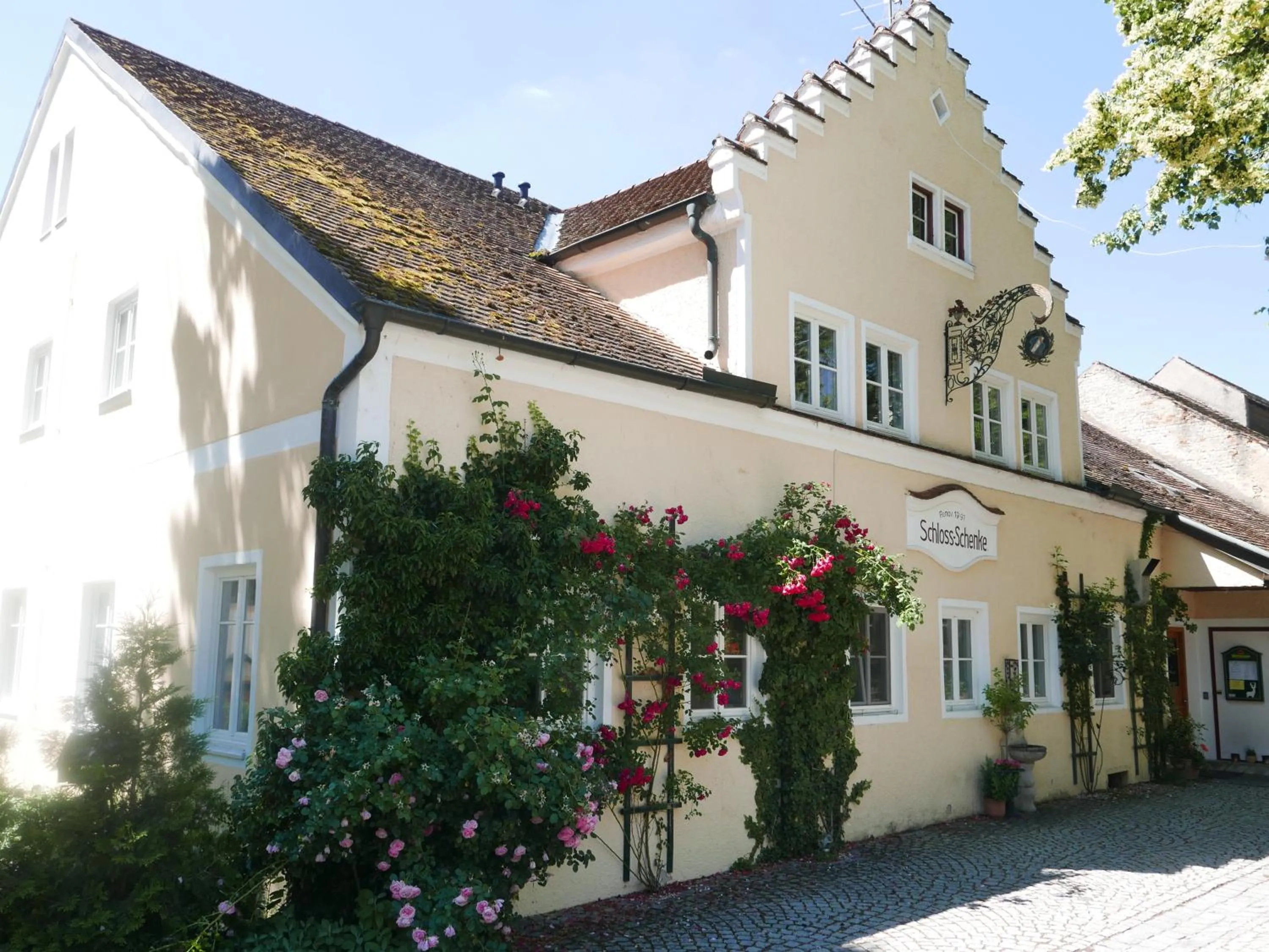 Property building in Schloss - Schenke Tunzenberg