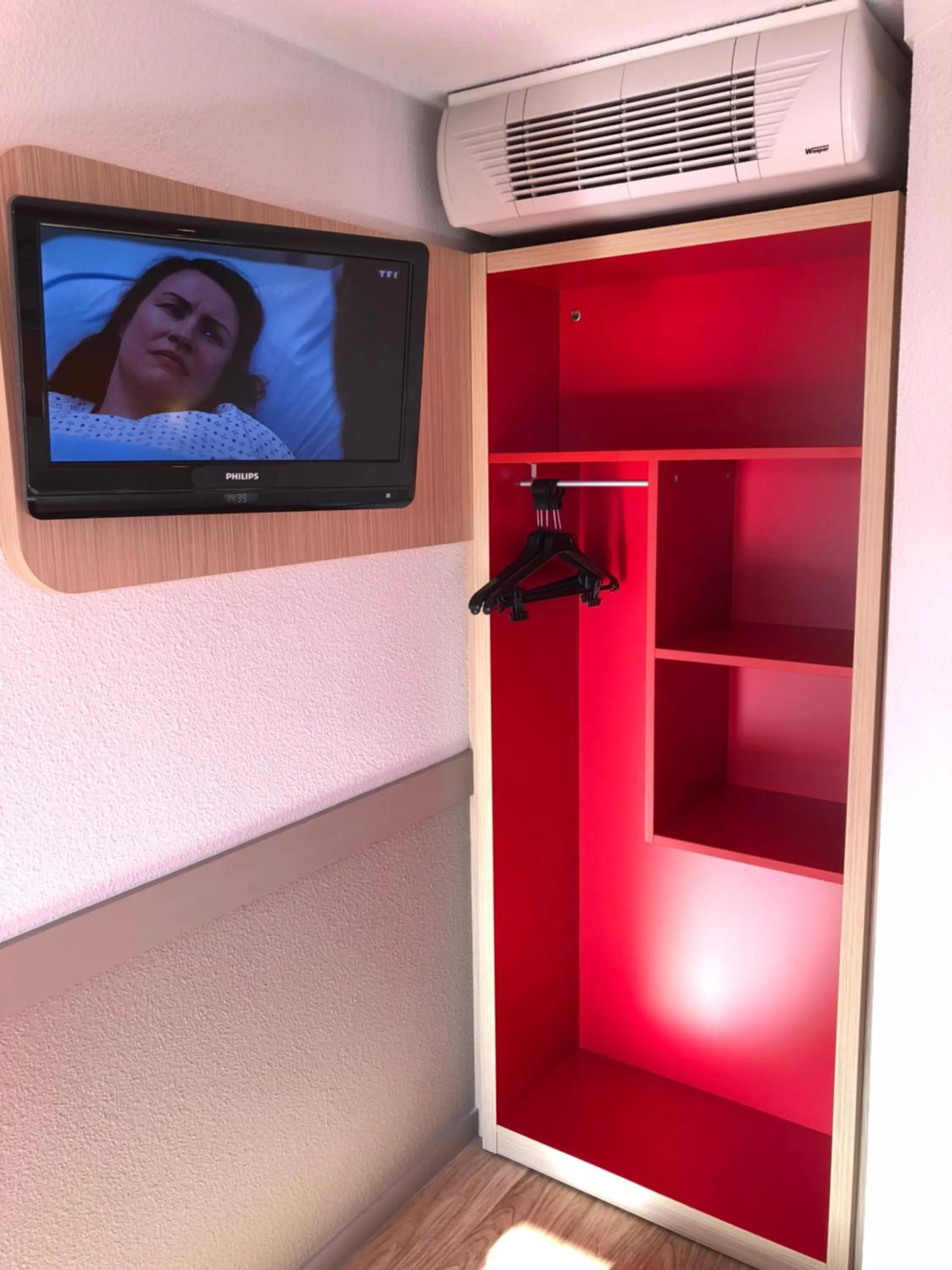 wardrobe in Premiere Classe Perpignan Sud