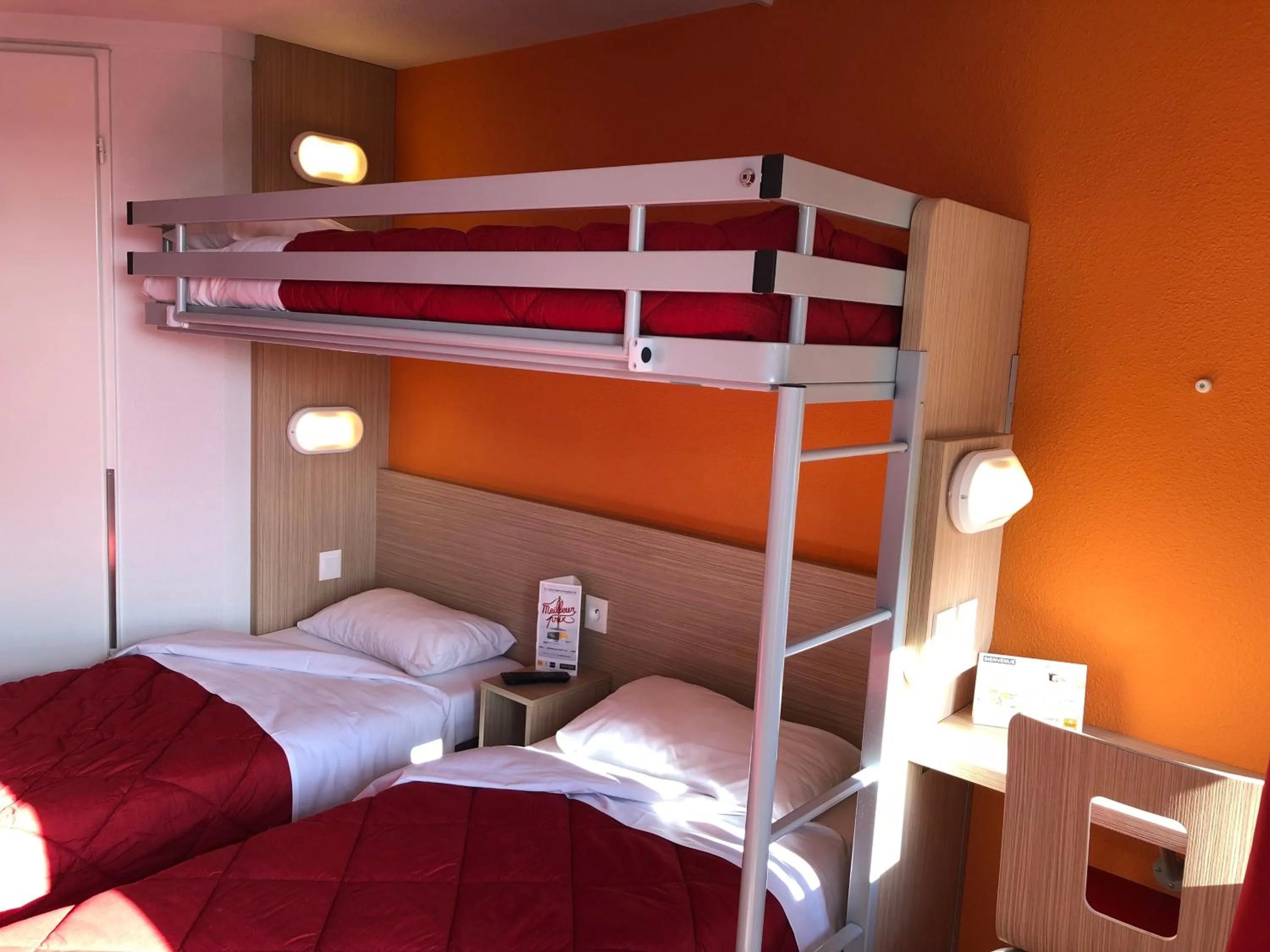 Photo of the whole room, Bed in Premiere Classe Perpignan Sud