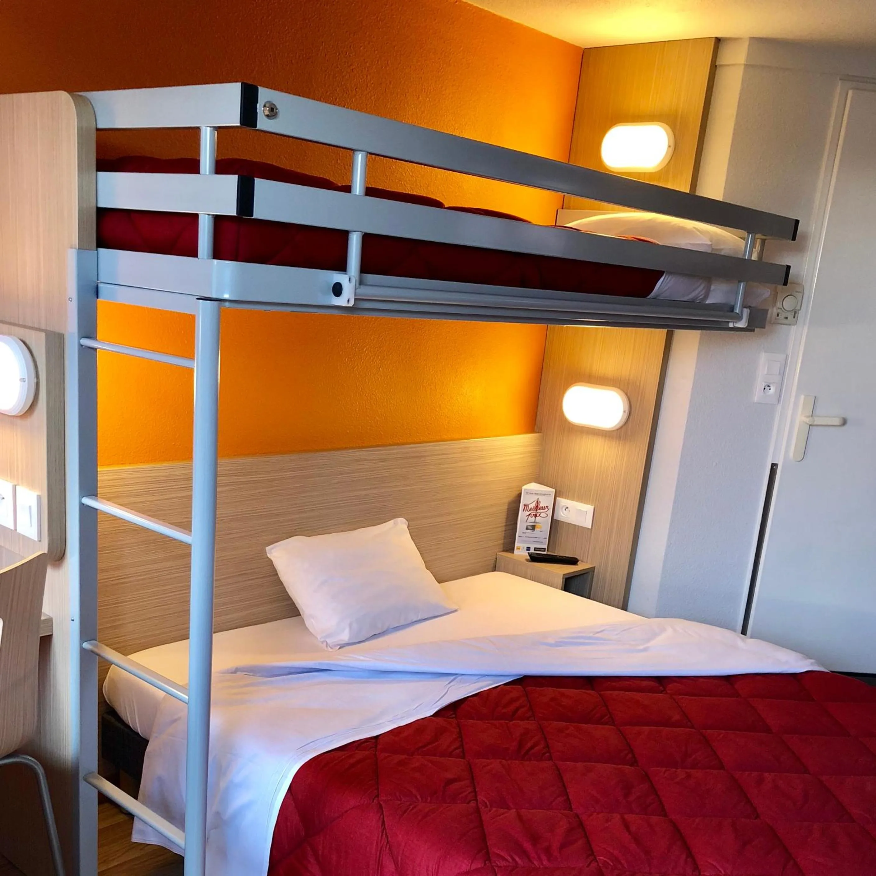 Photo of the whole room, Bed in Premiere Classe Perpignan Sud