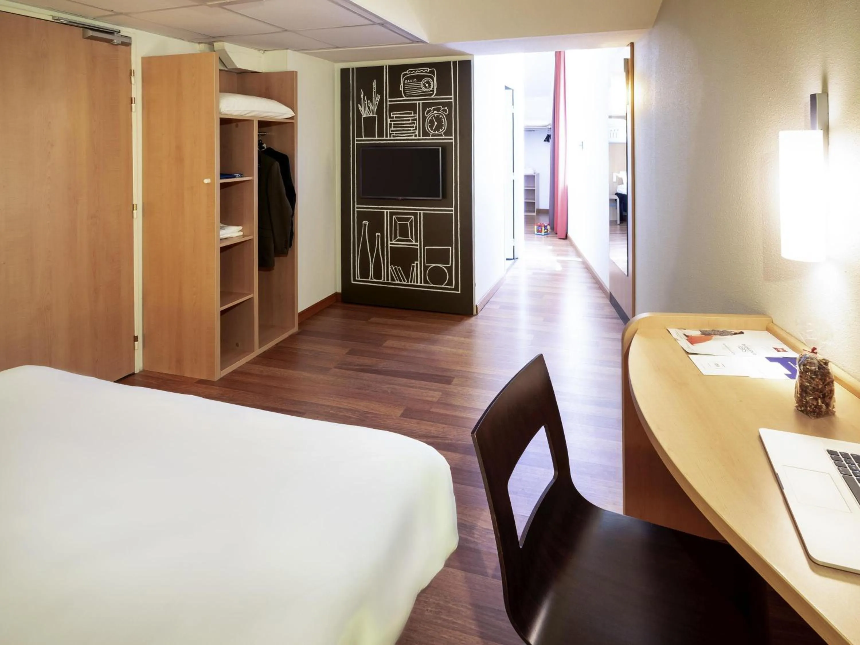 Bedroom, Bed in Ibis Sarlat Centre