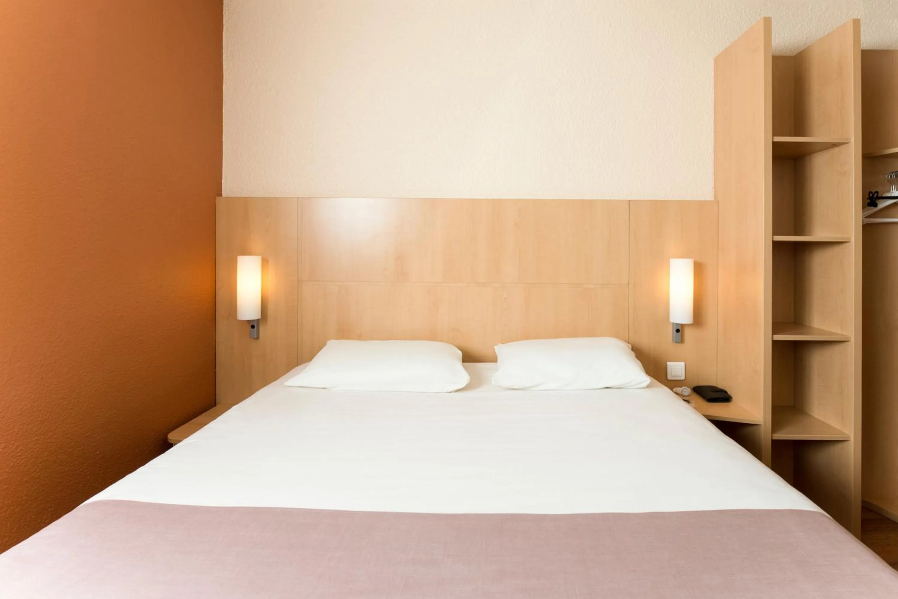 Bed in ibis Issy les Moulineaux "Val de Seine"