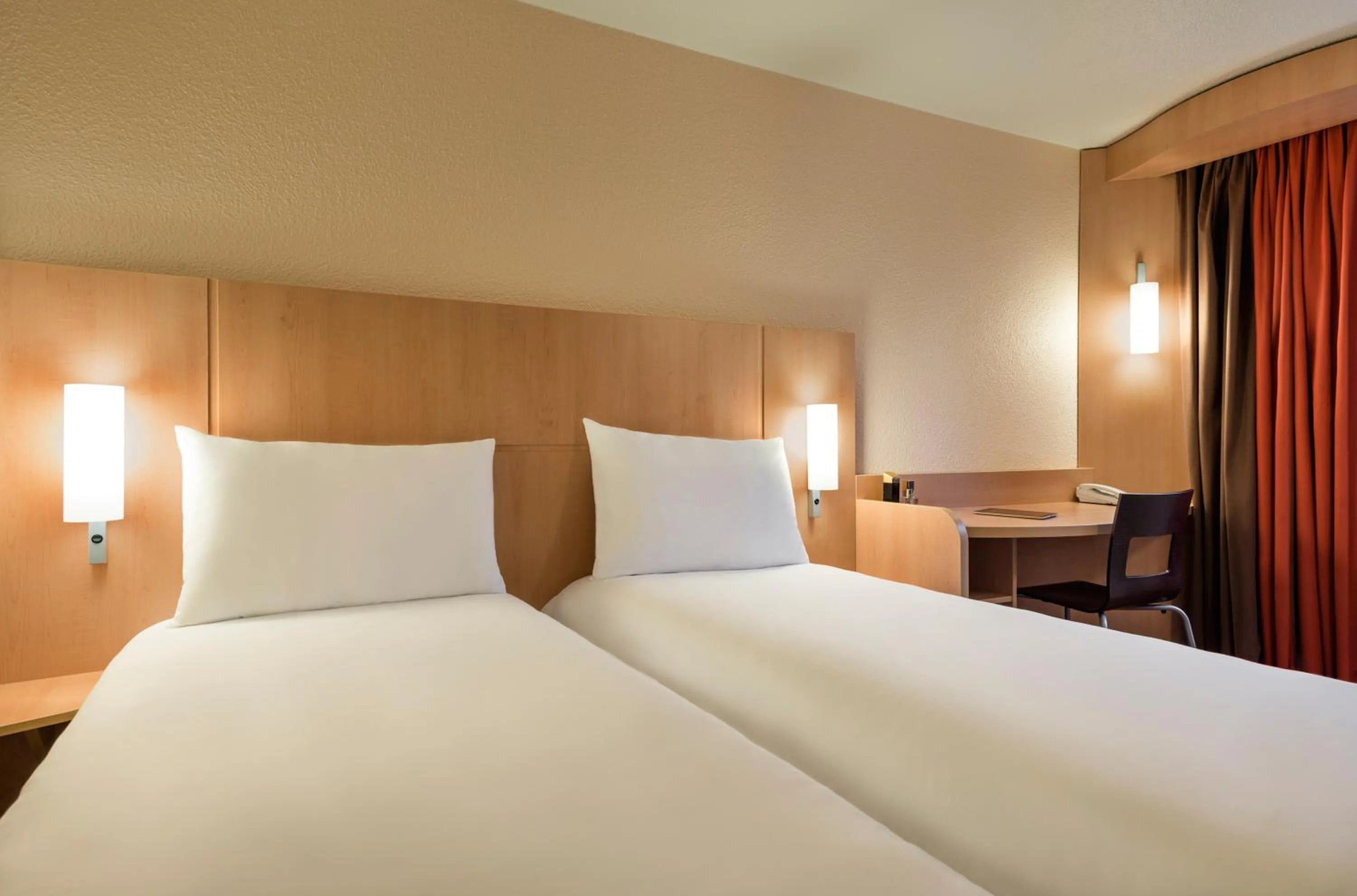 Bed in ibis Issy les Moulineaux "Val de Seine"