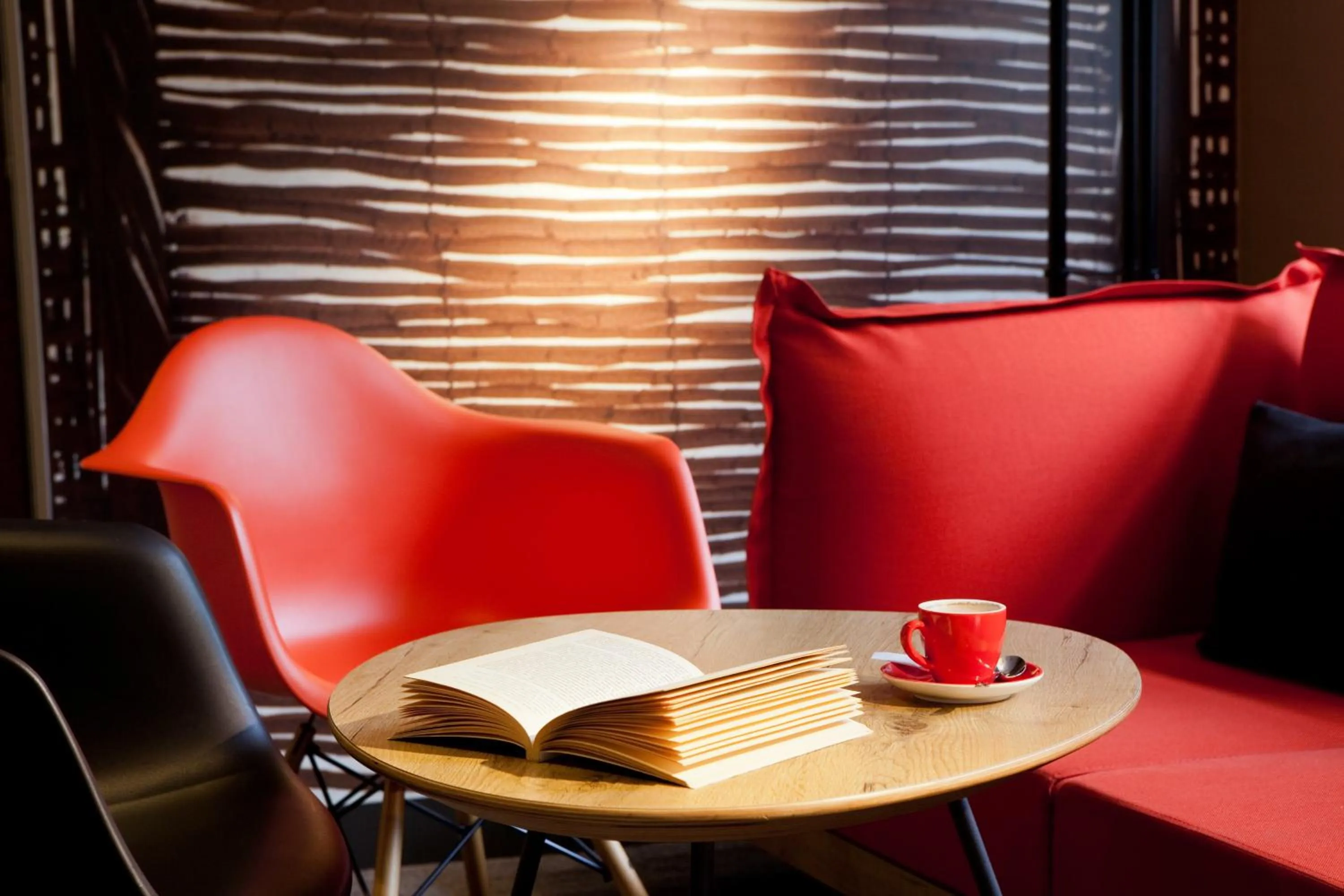 Lounge or bar in ibis Issy les Moulineaux "Val de Seine"