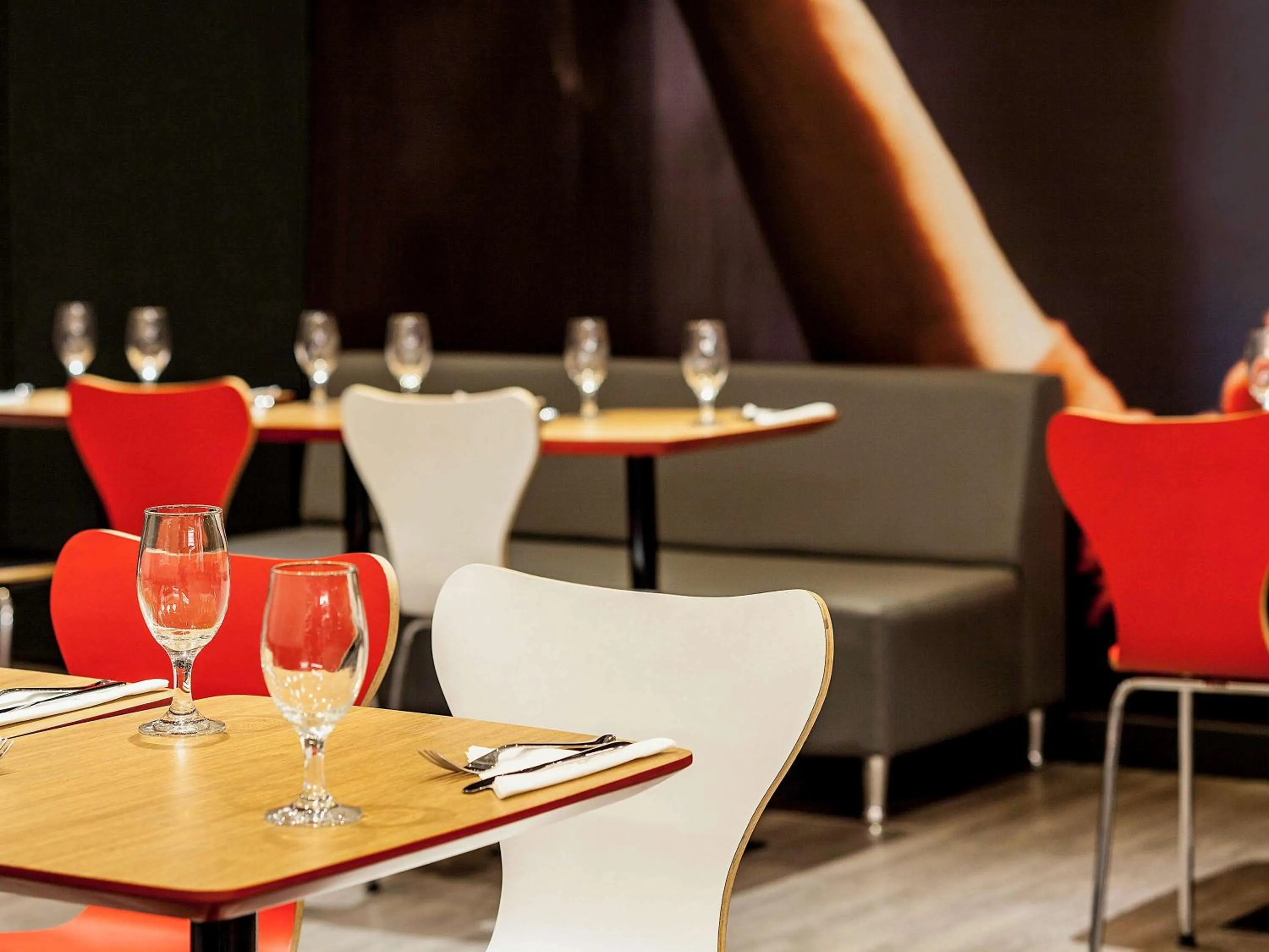 Restaurant/places to eat in ibis Issy les Moulineaux "Val de Seine"