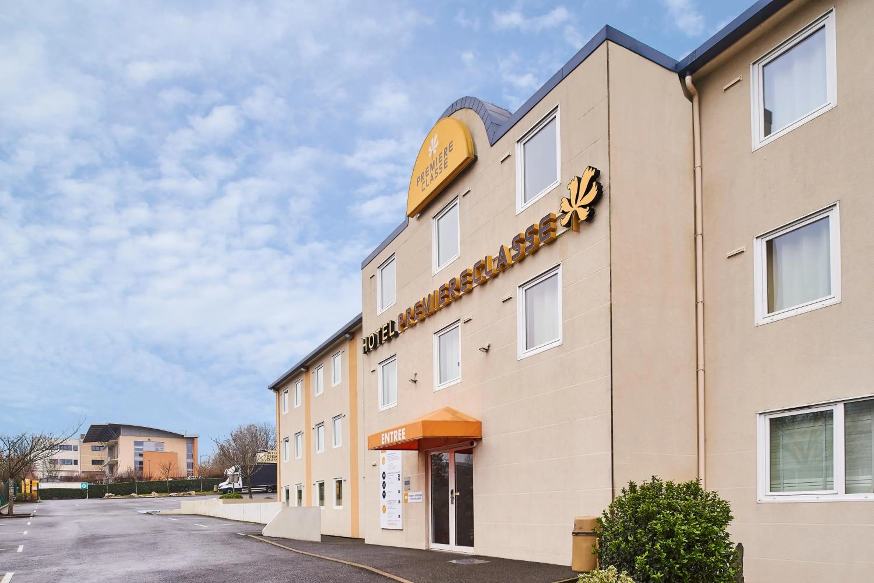 Property building in Premiere Classe Le Mans Ouest Universite