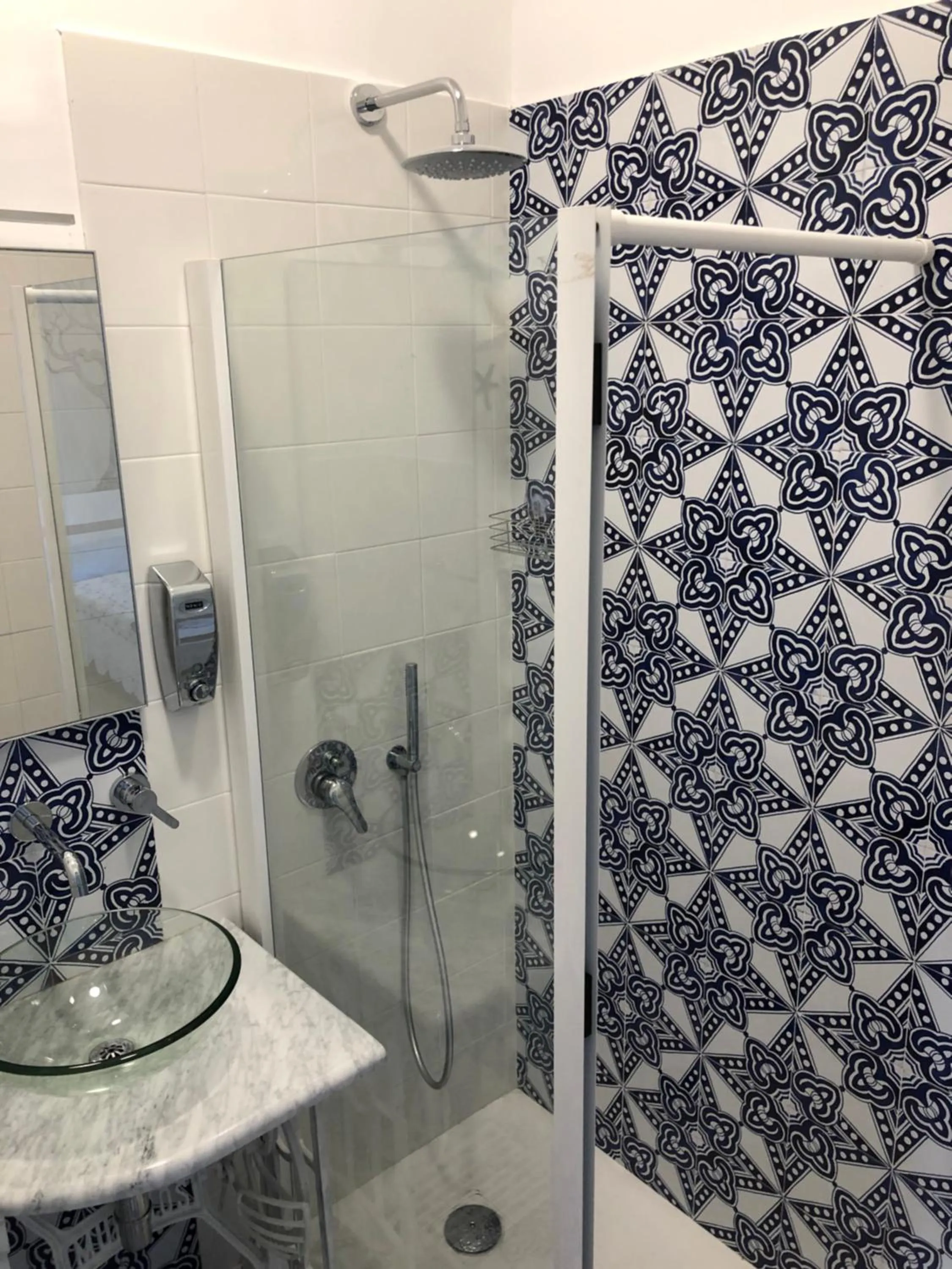 Bathroom in B&b Pompei Window