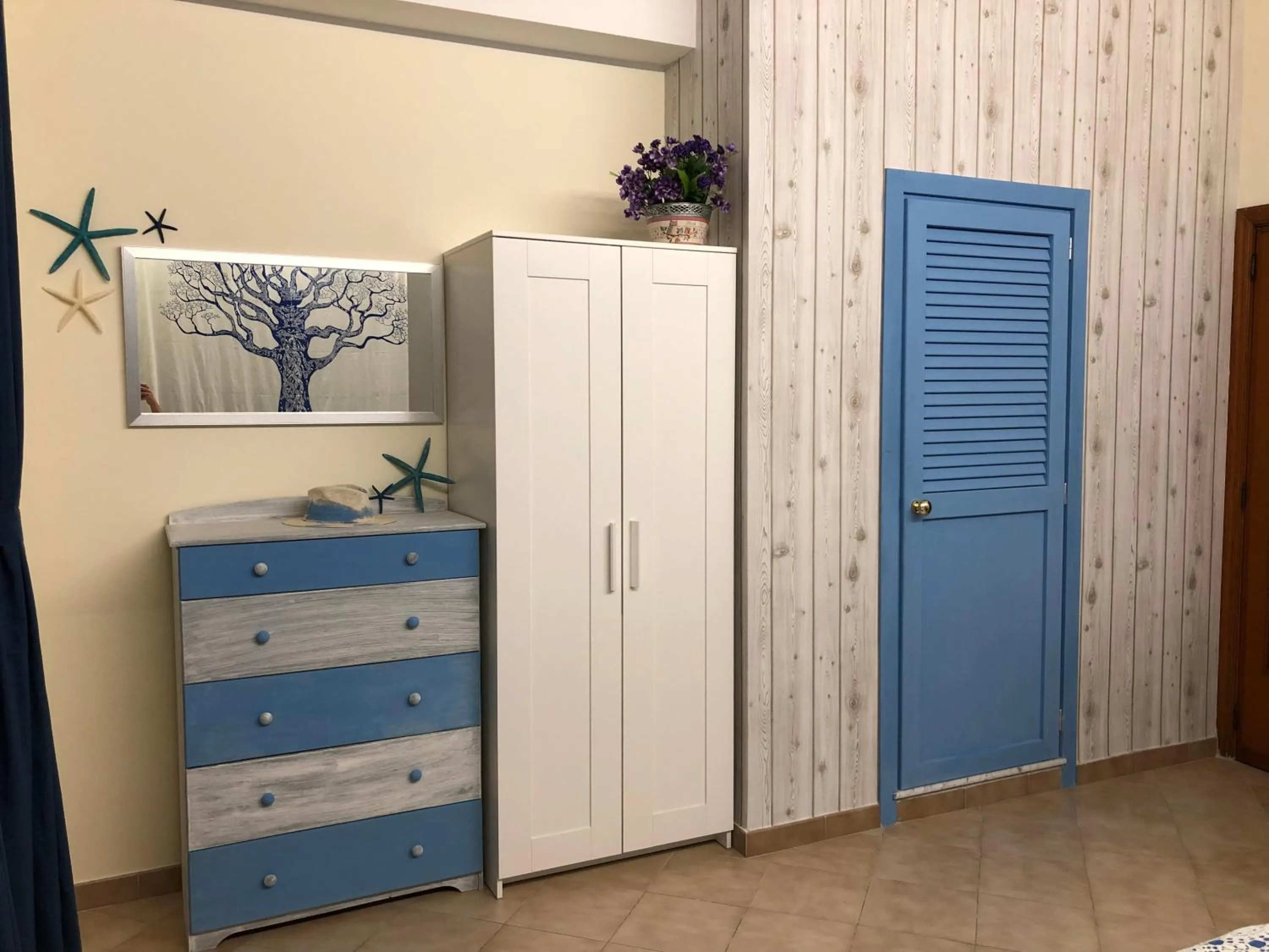 Photo of the whole room in B&b Pompei Window