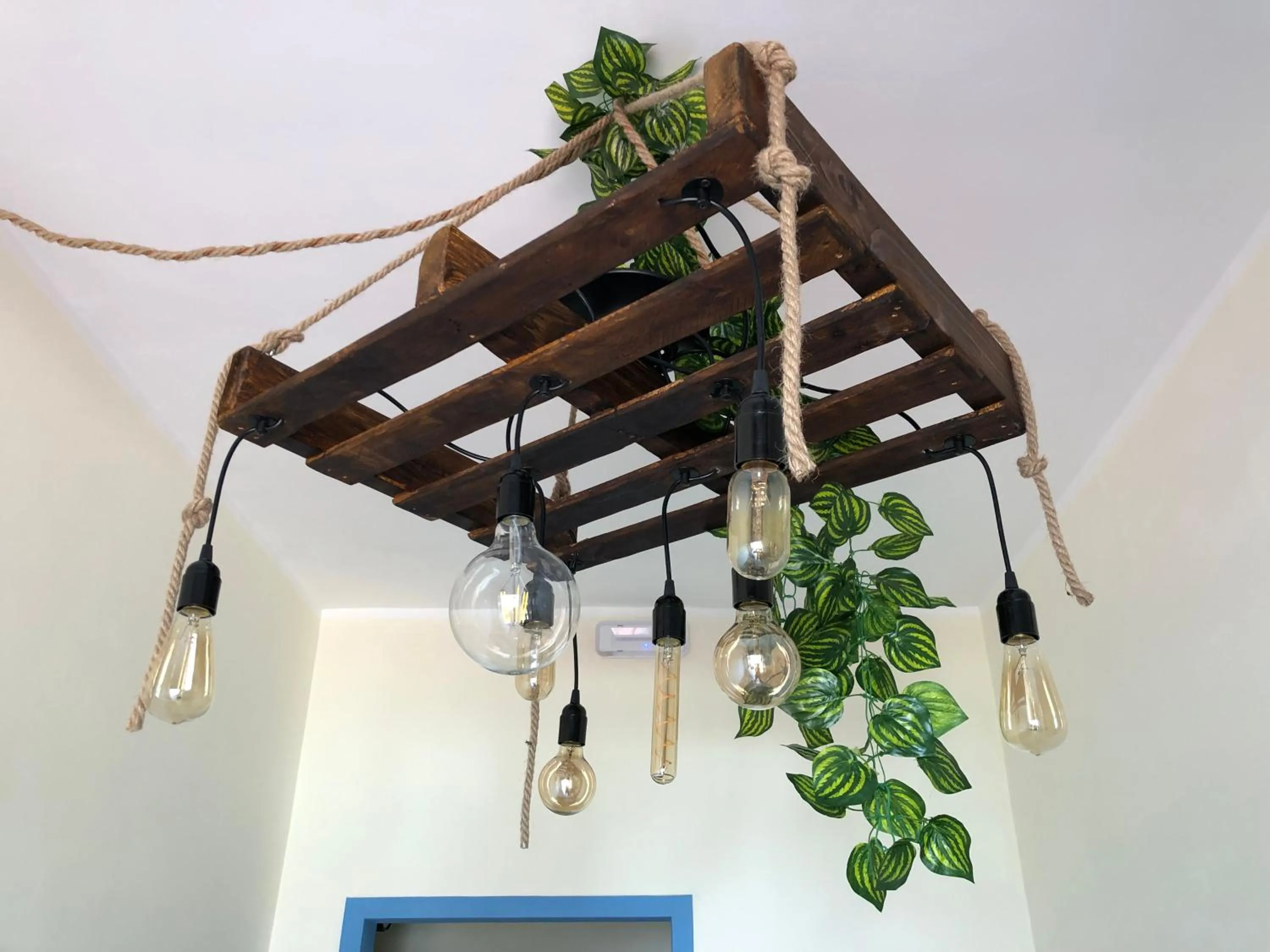 Decorative detail in B&b Pompei Window