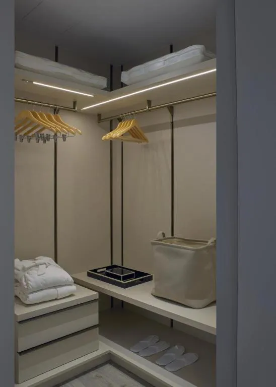 Lanson Place Winsland, Singapore