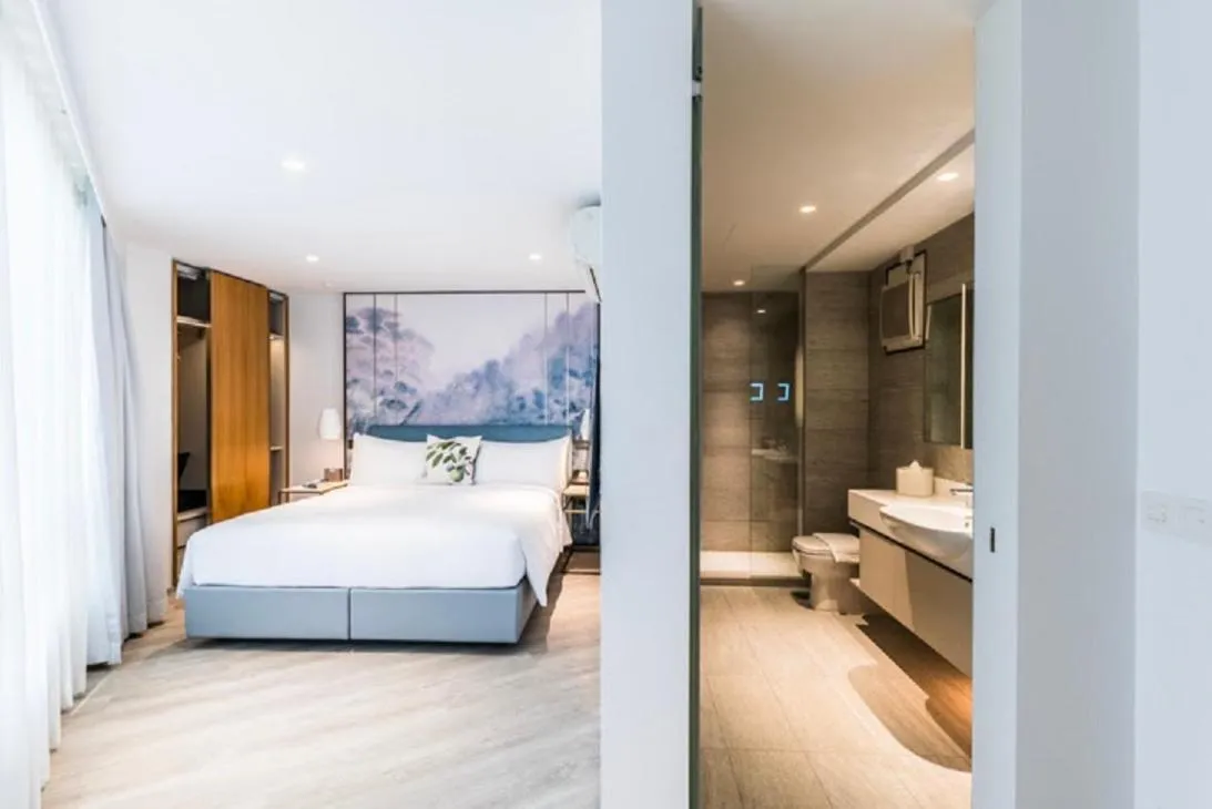 Bed in Lanson Place Winsland, Singapore