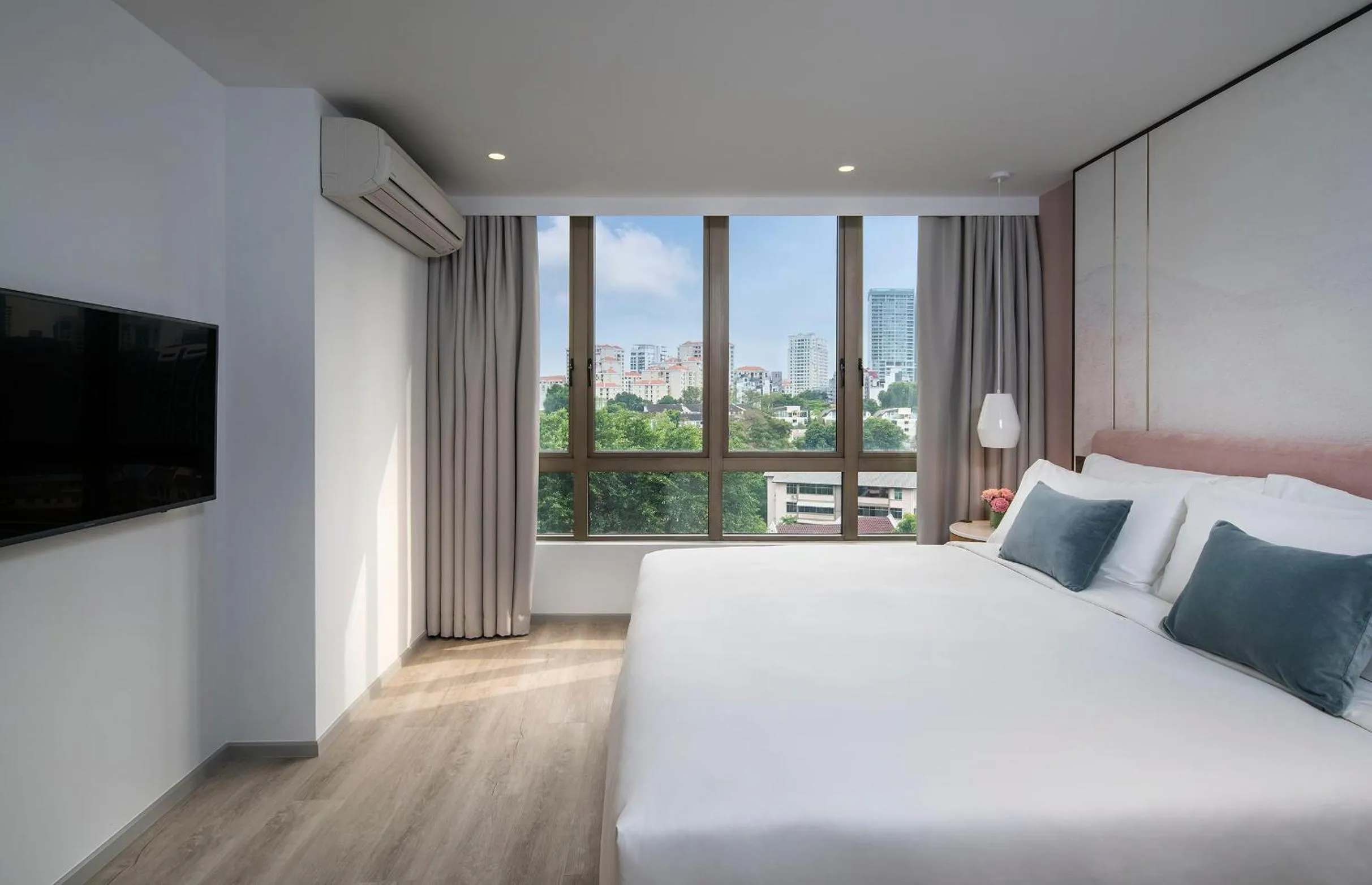 Bed in Lanson Place Winsland, Singapore