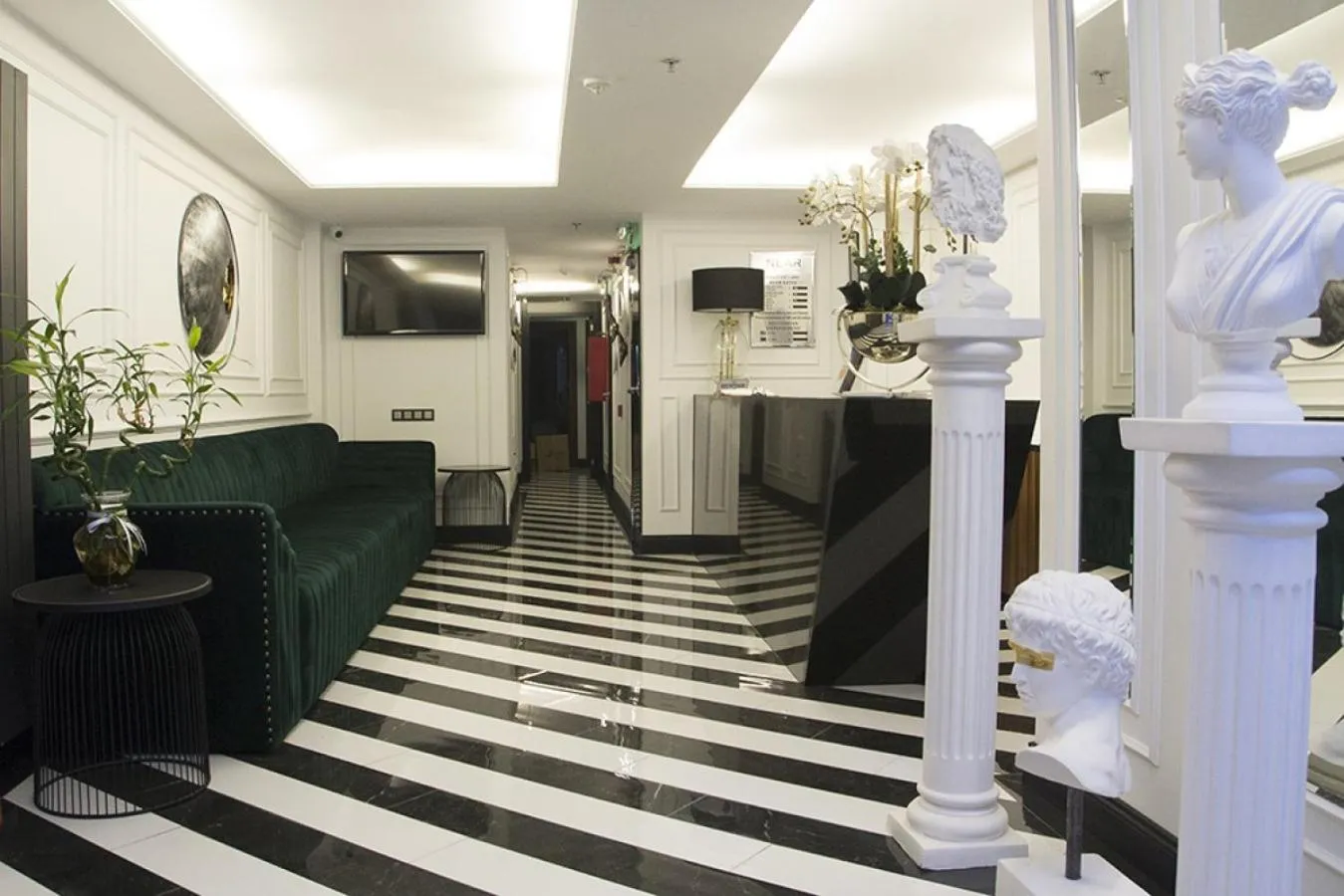 Lobby or reception in The 22 Hotel