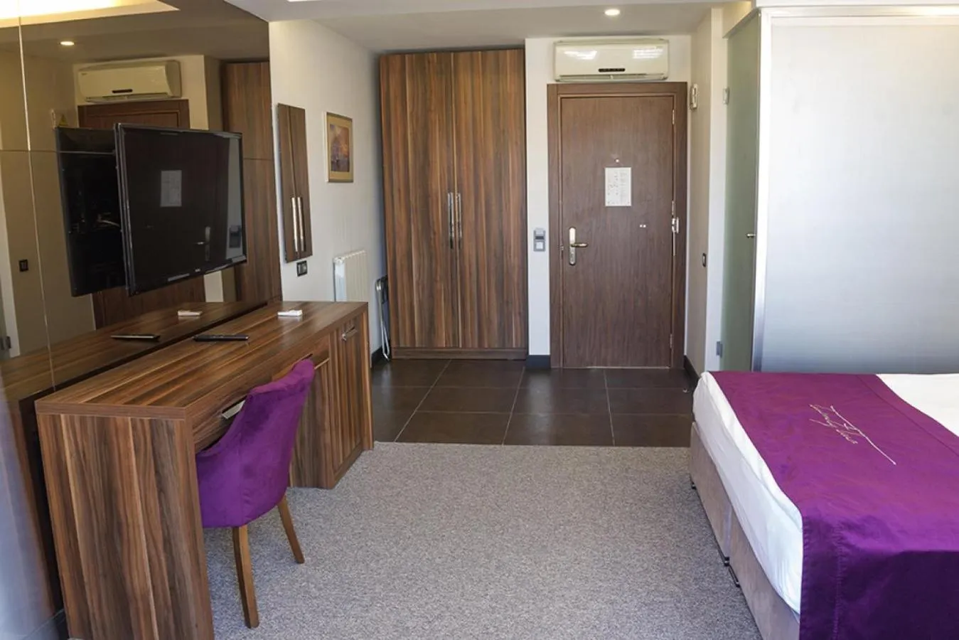 Bedroom, Bed in The 22 Hotel