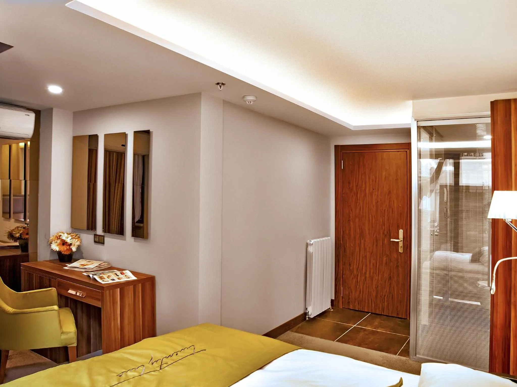 Photo of the whole room, Bed in The 22 Hotel