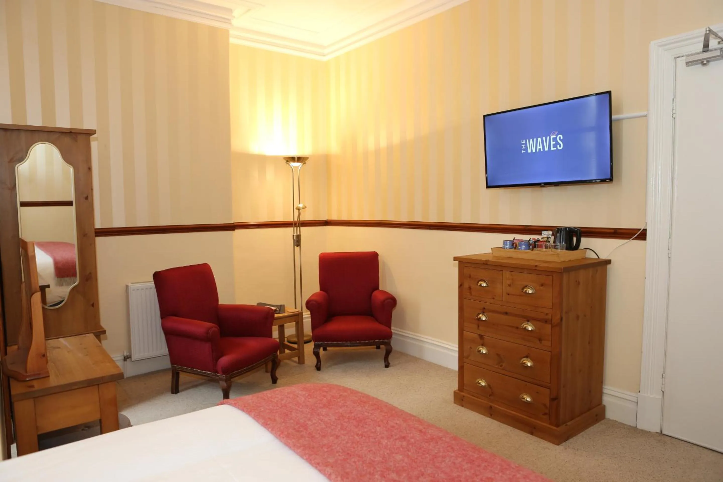 Bedroom, Bed in The Waves