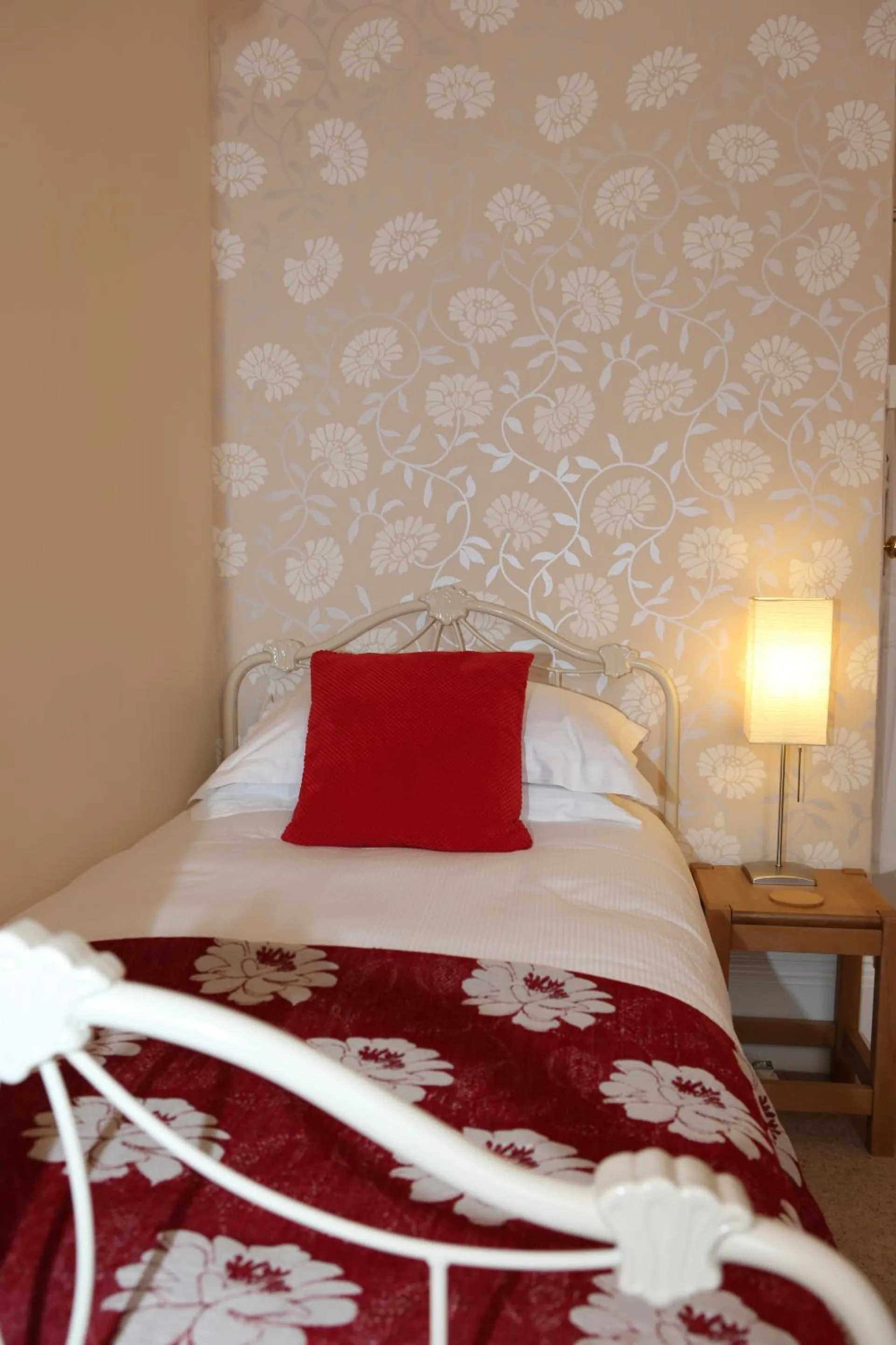 Bedroom, Bed in The Waves