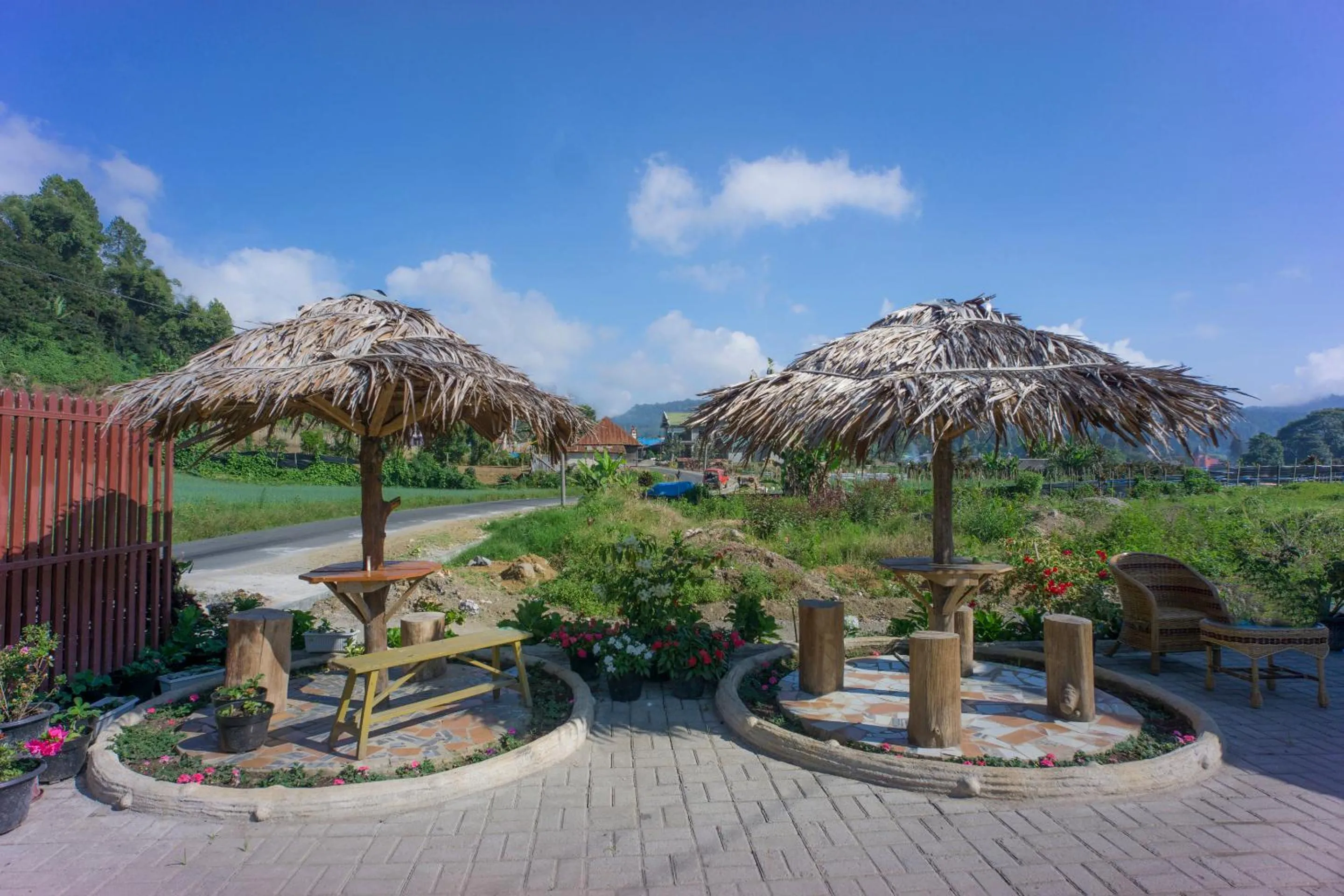 Area and facilities in Super OYO 1696 Sapo Rumbia