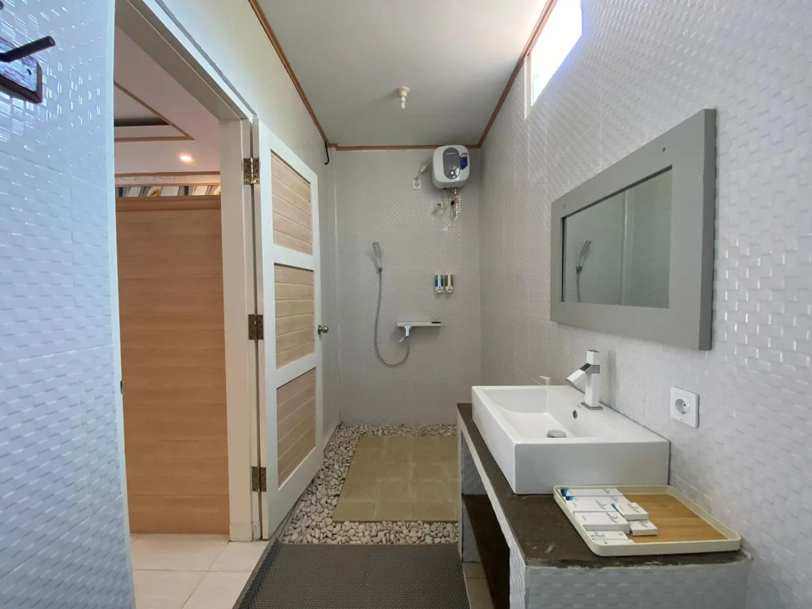 Shower in Wah Resort Gili Trawangan