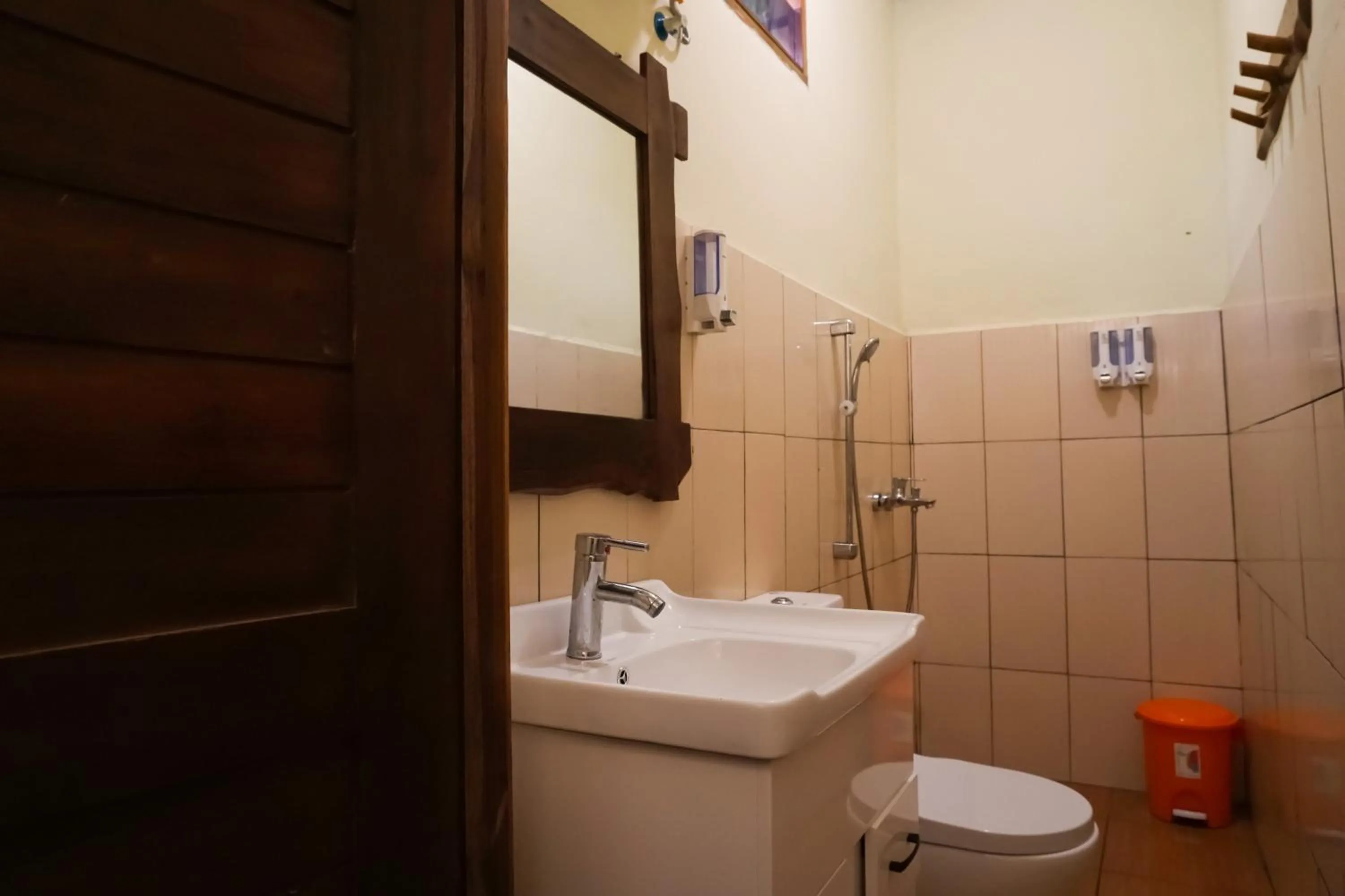 Shower in Wah Resort Gili Trawangan