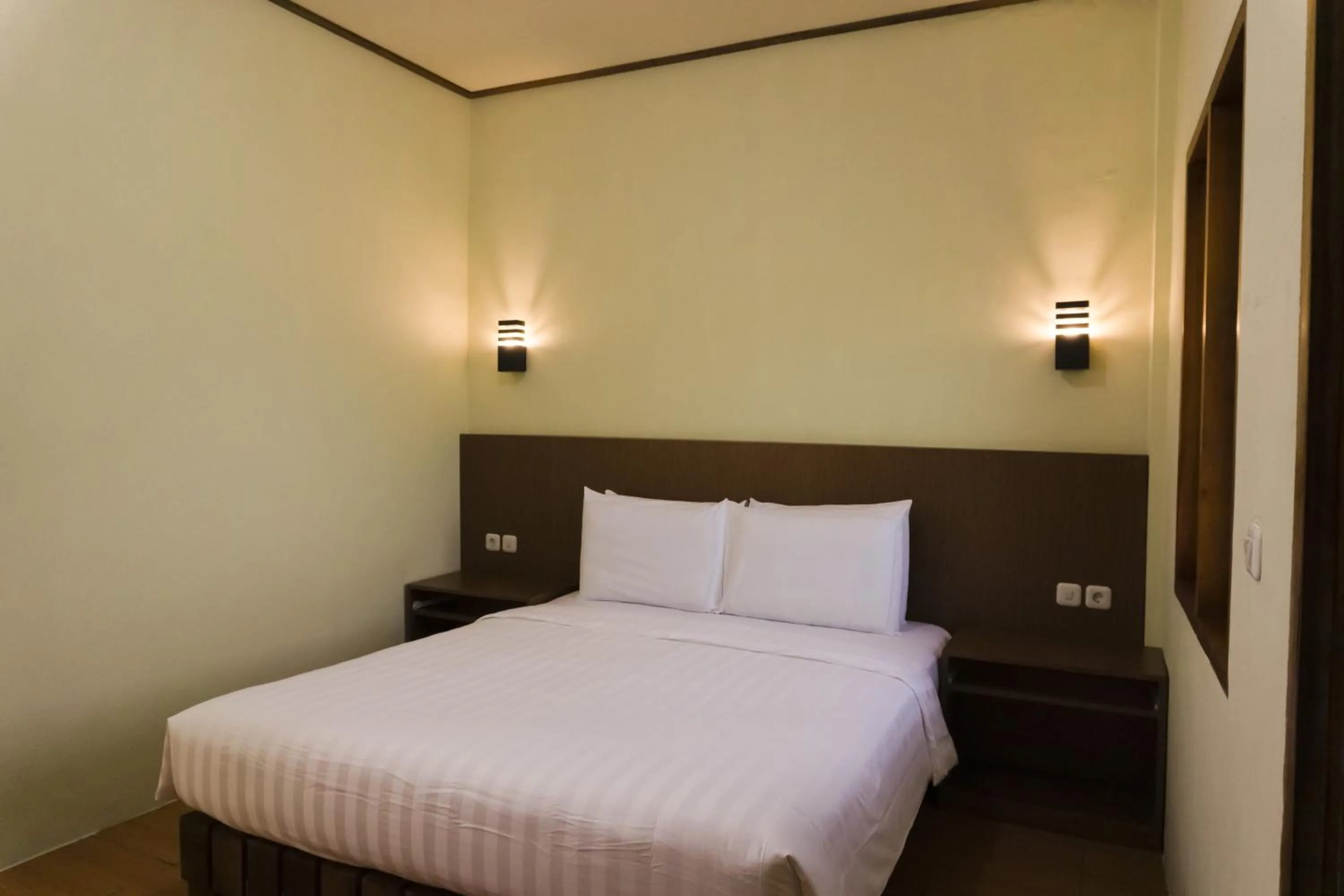 Photo of the whole room, Bed in Wah Resort Gili Trawangan