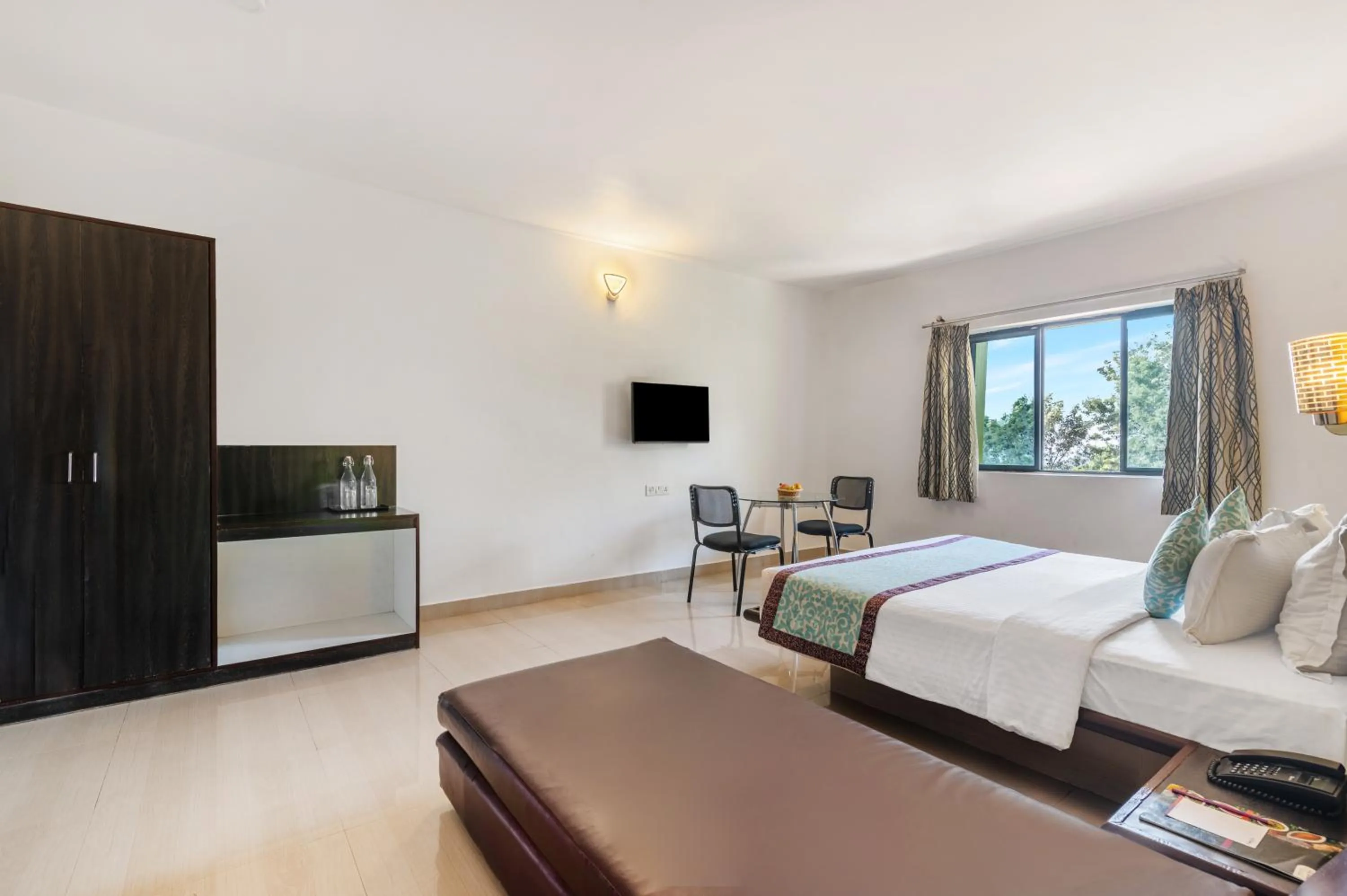 Photo of the whole room, Bed in Sterling Yelagiri