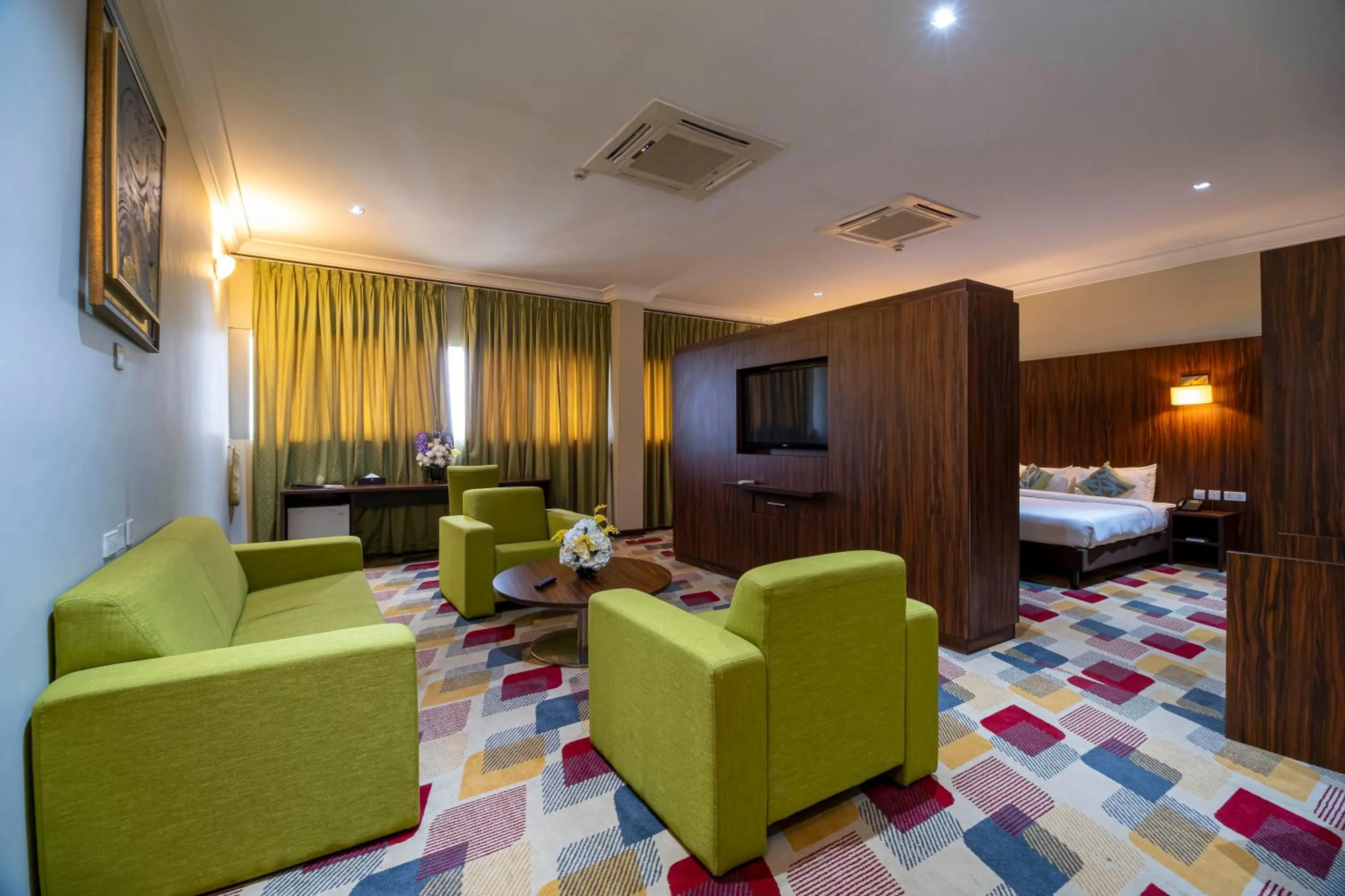 TV and multimedia, Bed in Alisa Hotel North Ridge