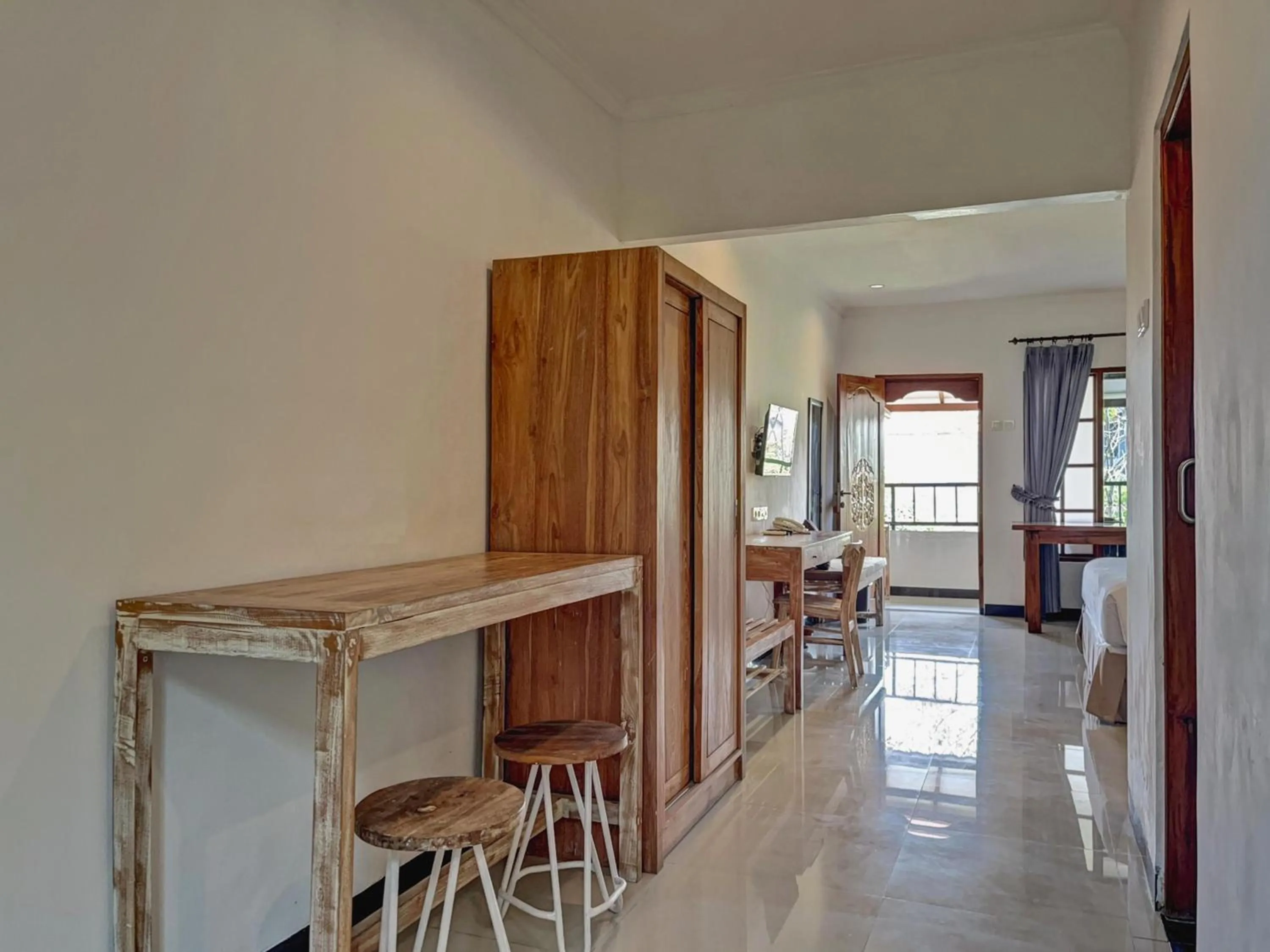 wardrobe in Sanur Lodge