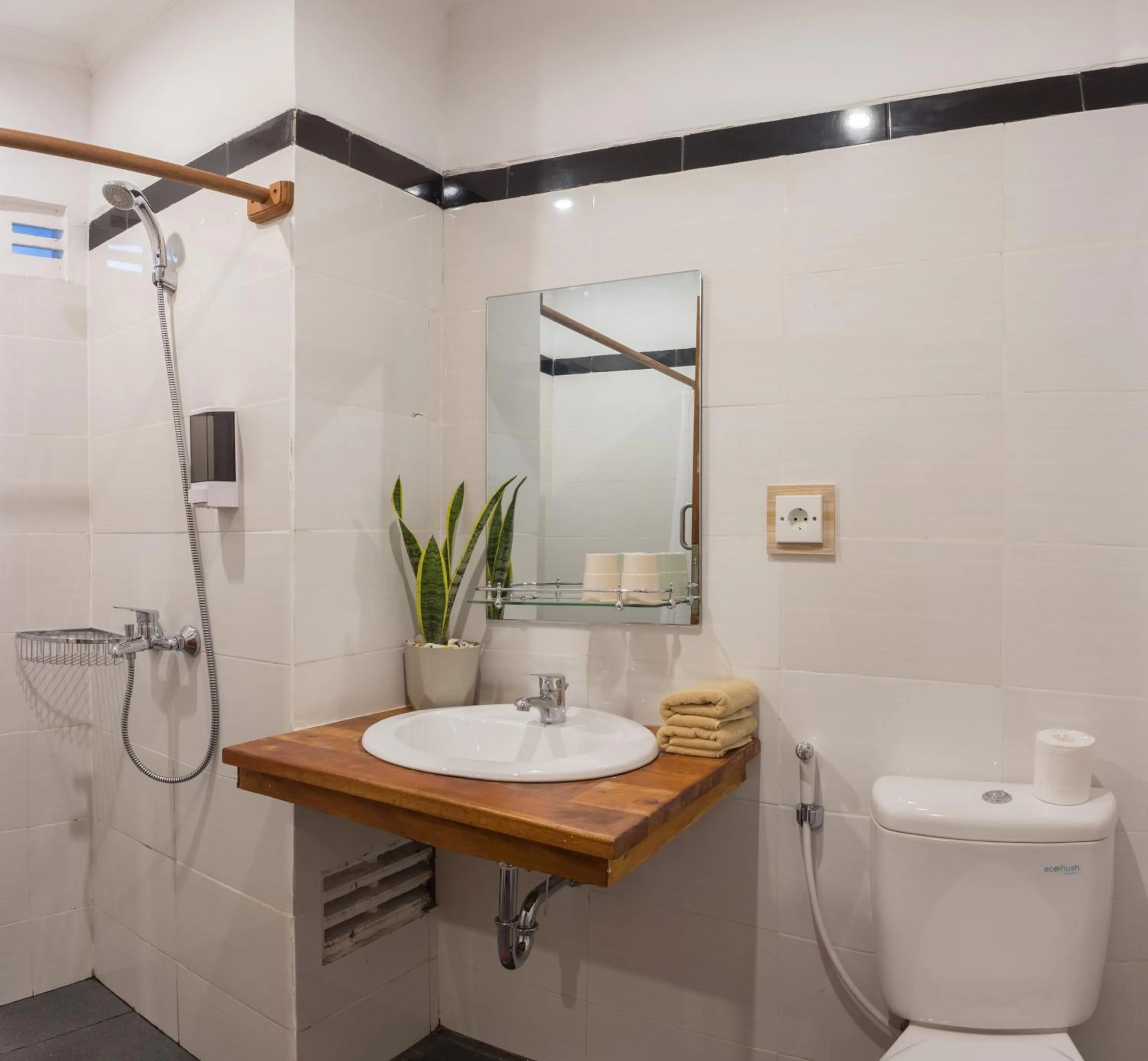 Bathroom in Sanur Lodge