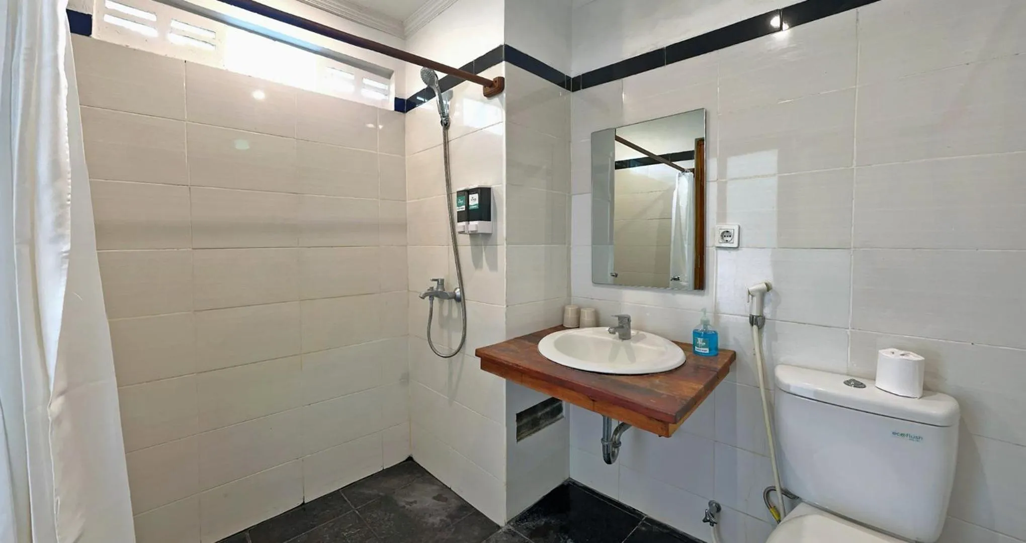 Shower in Sanur Lodge