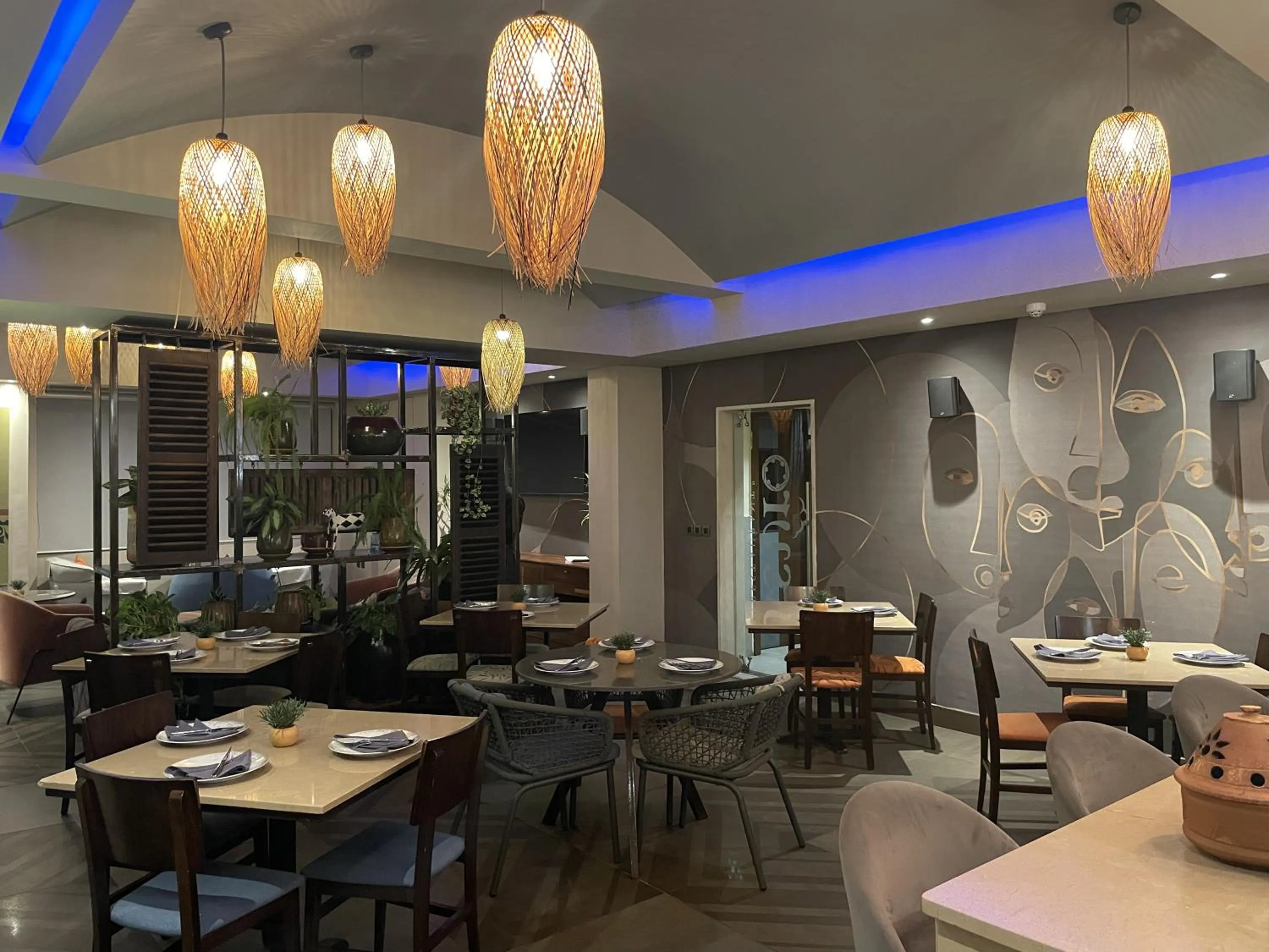 Restaurant/places to eat in Roots Hotel Apartment