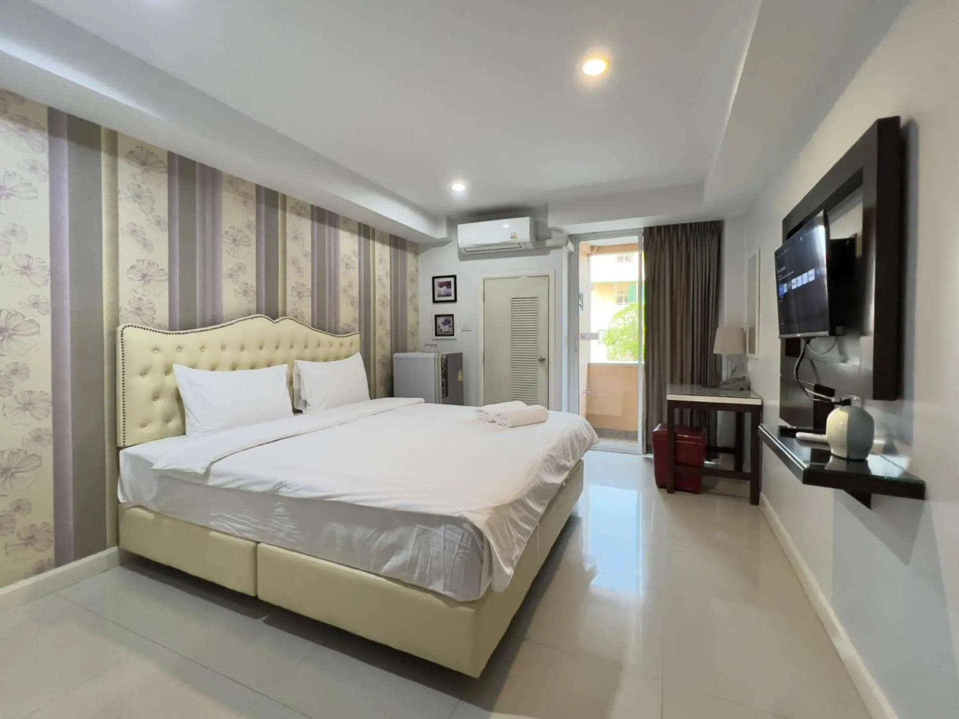 Bedroom, Bed in BaanHim