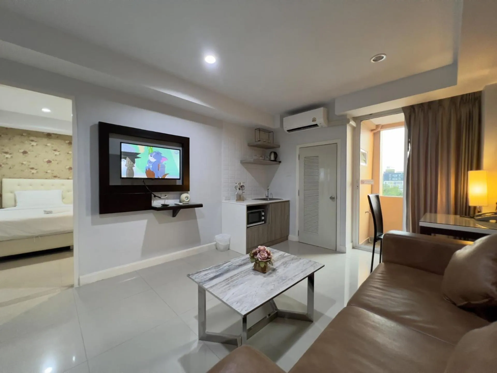 Seating area, Bed in BaanHim