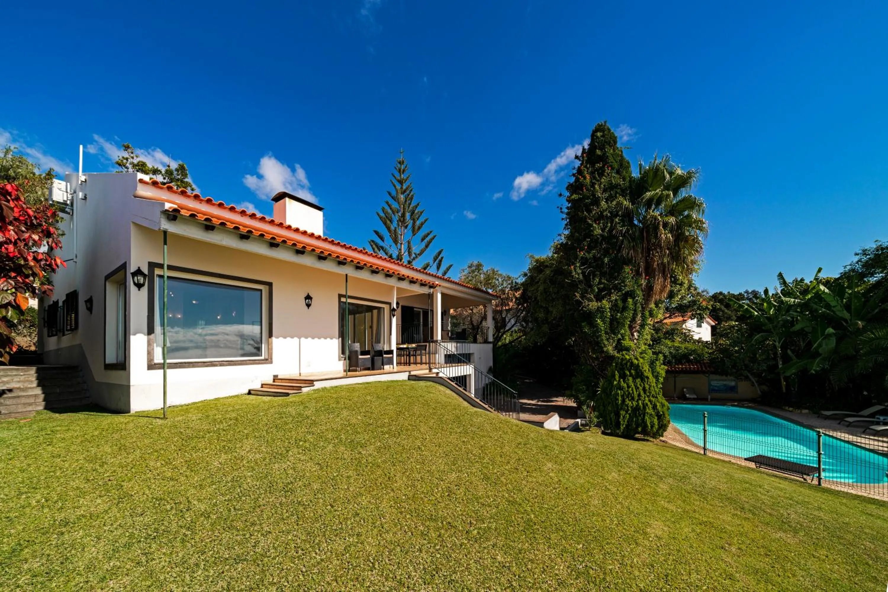 Property building in Villa Albatroz