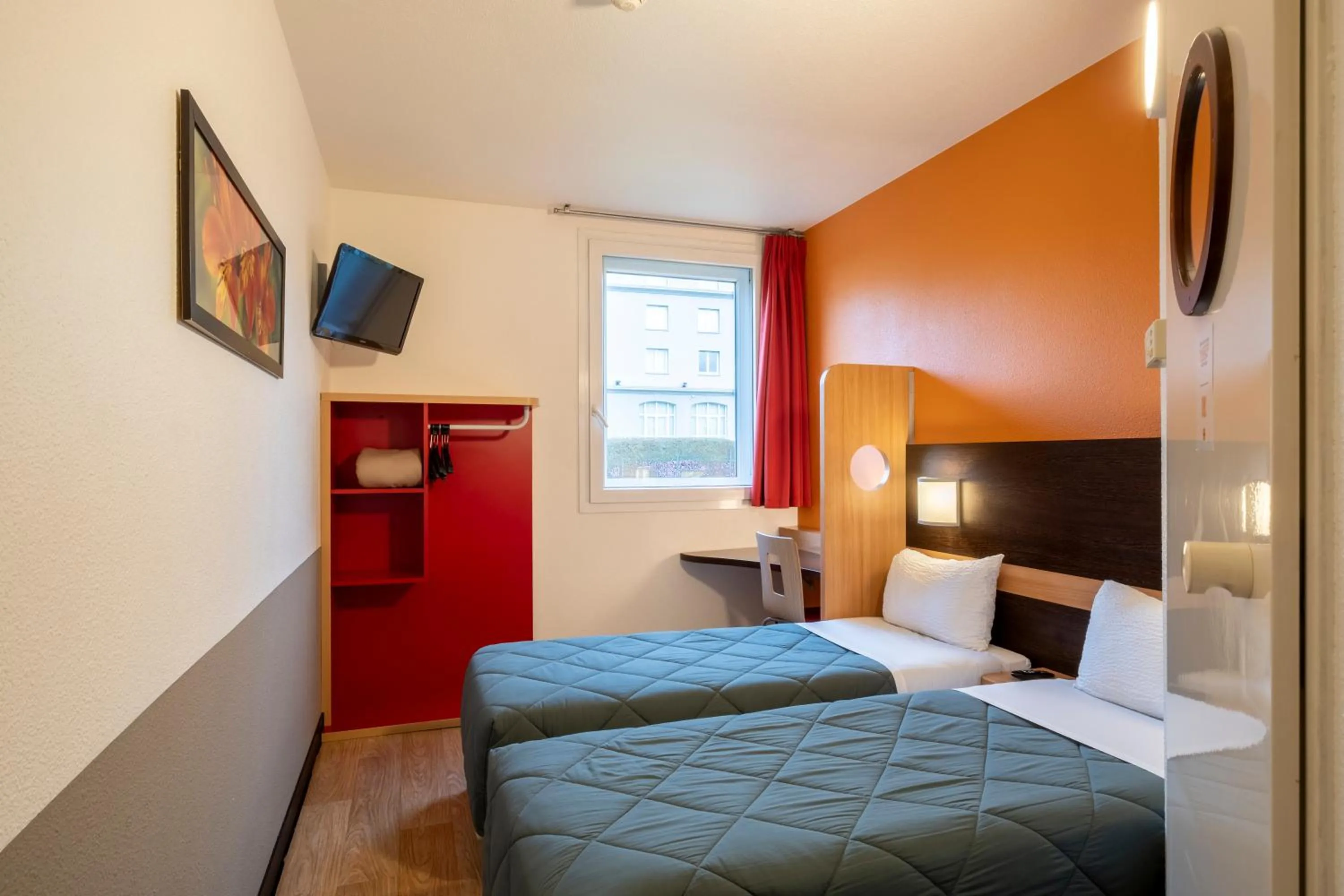 Bedroom, Bed in Premiere Classe Roissy Aéroport Charles De Gaulle