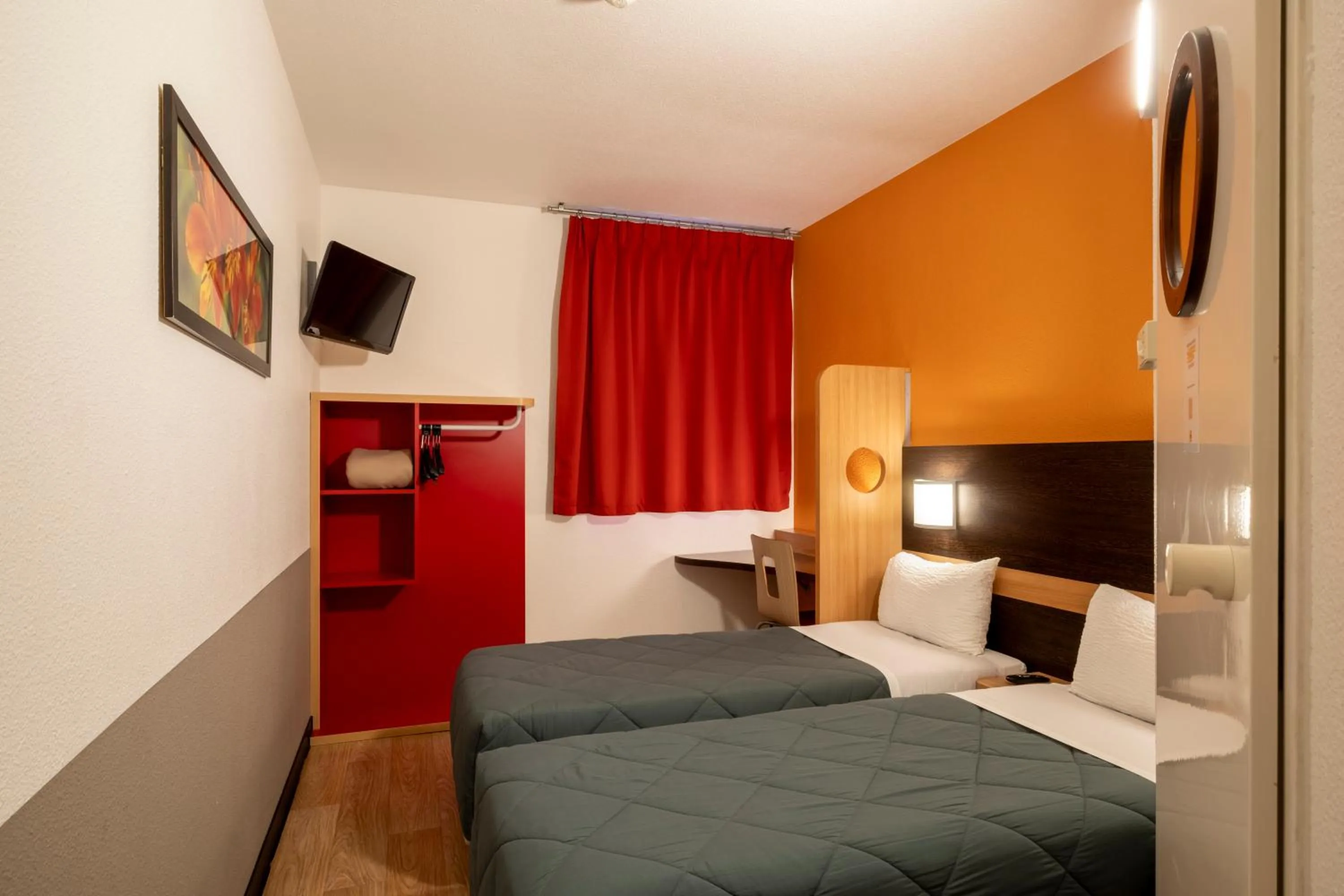 Bedroom, Bed in Premiere Classe Roissy Aéroport Charles De Gaulle