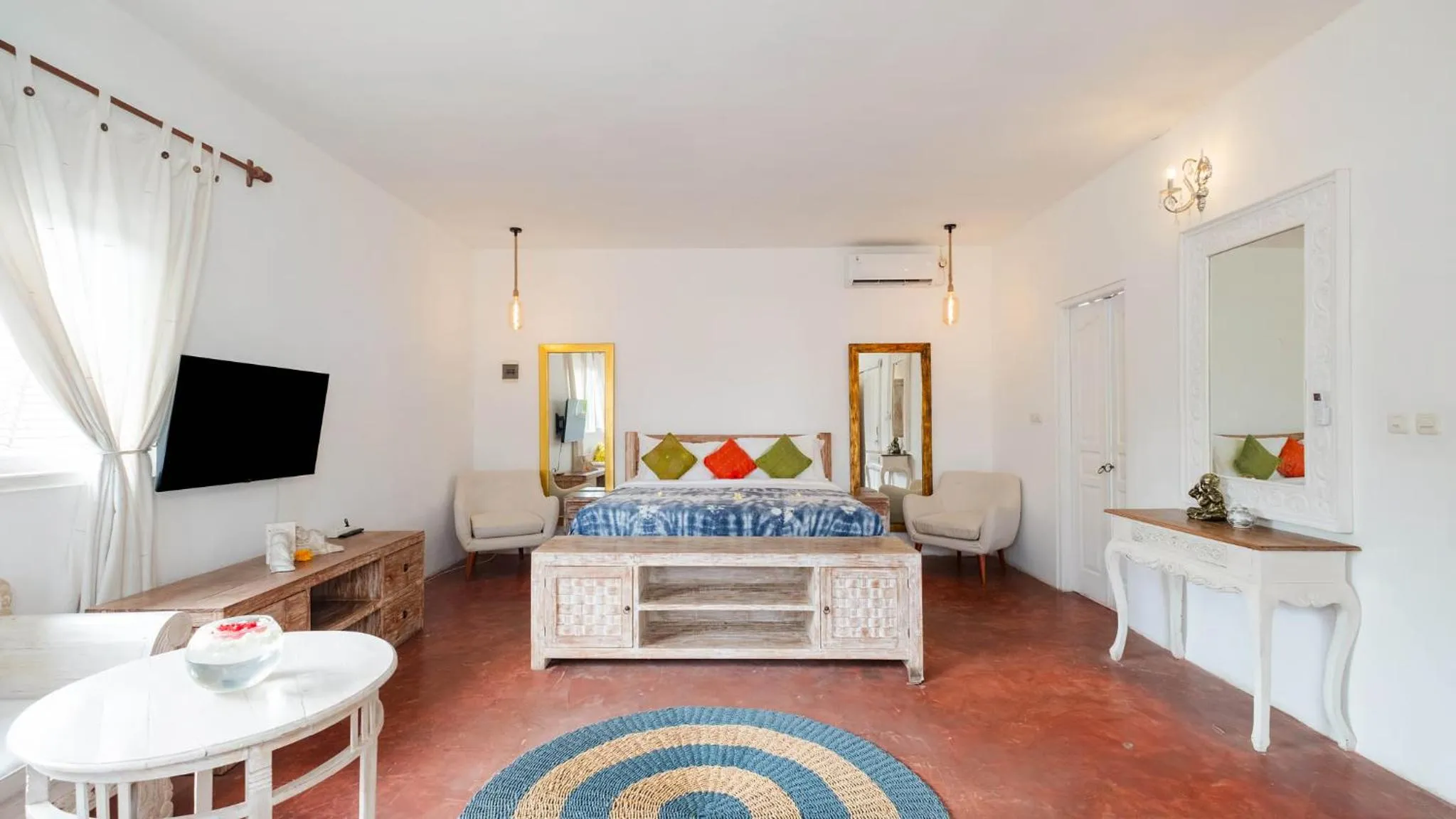 Bed in The Ocean Luxury Villas