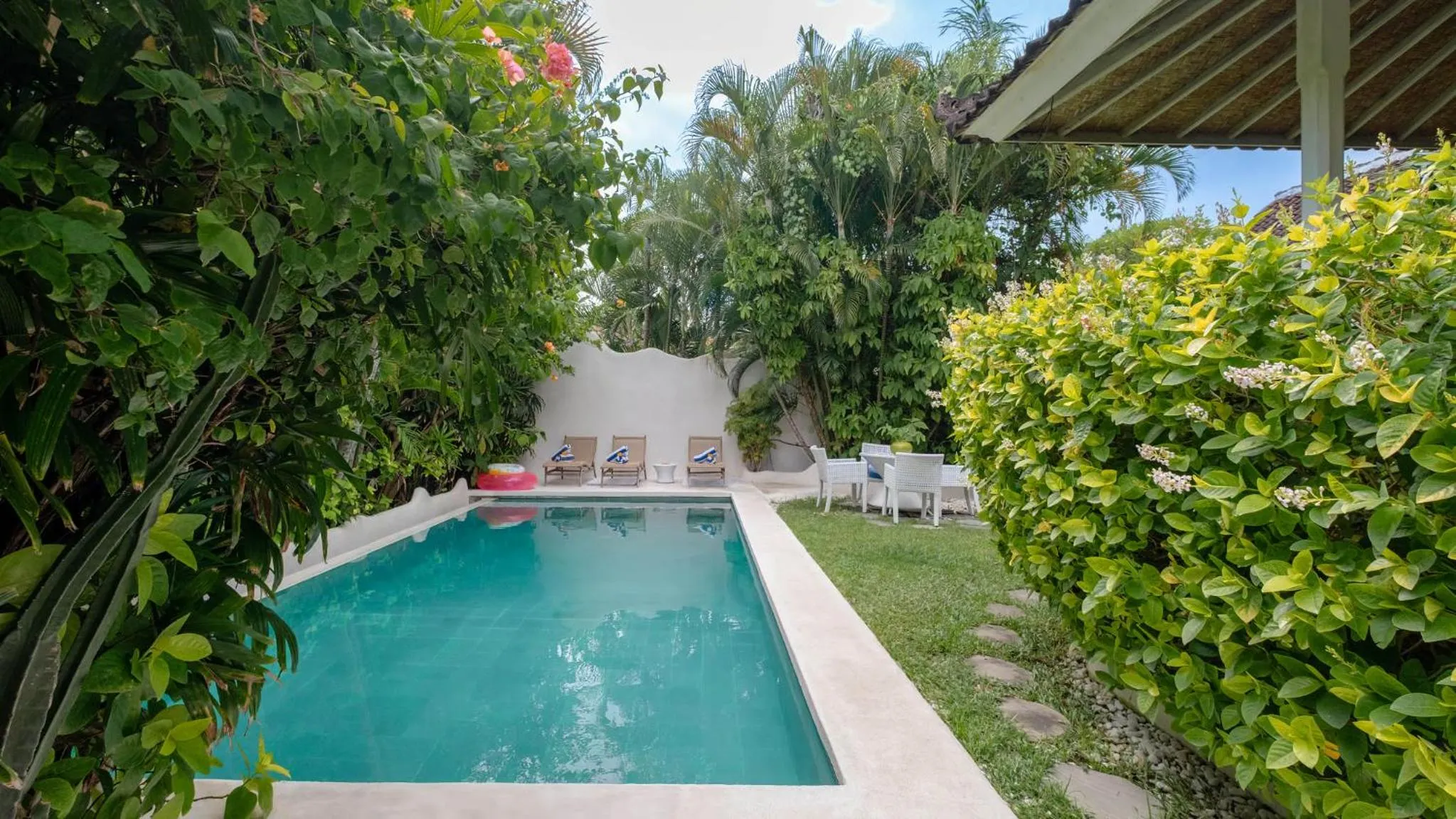 Swimming pool in The Ocean Luxury Villas