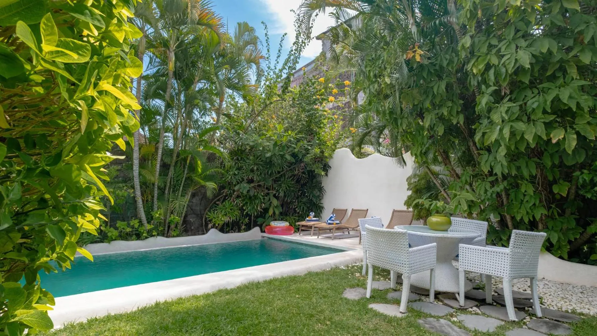 Swimming pool in The Ocean Luxury Villas
