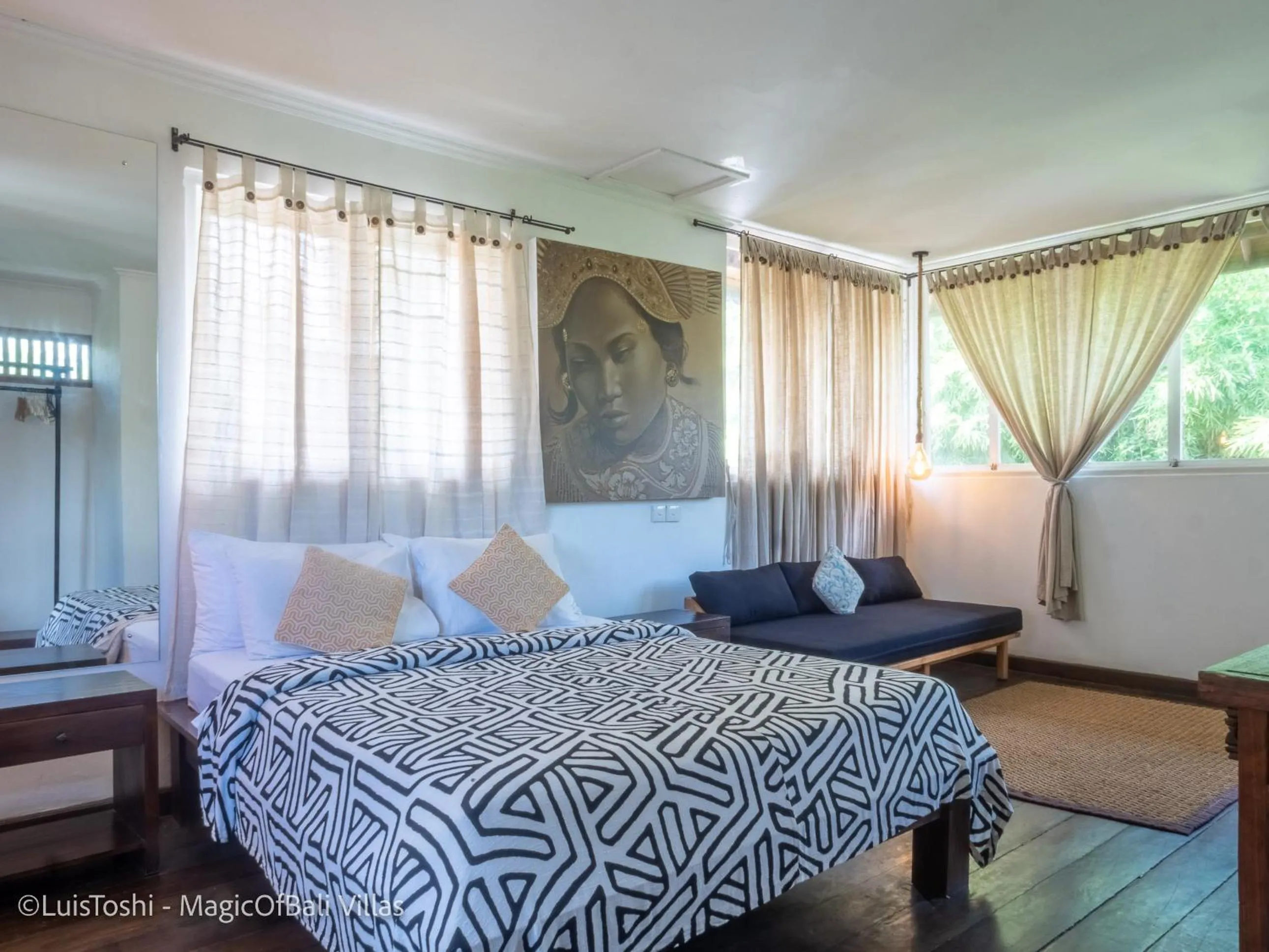 Bed in The Ocean Luxury Villas