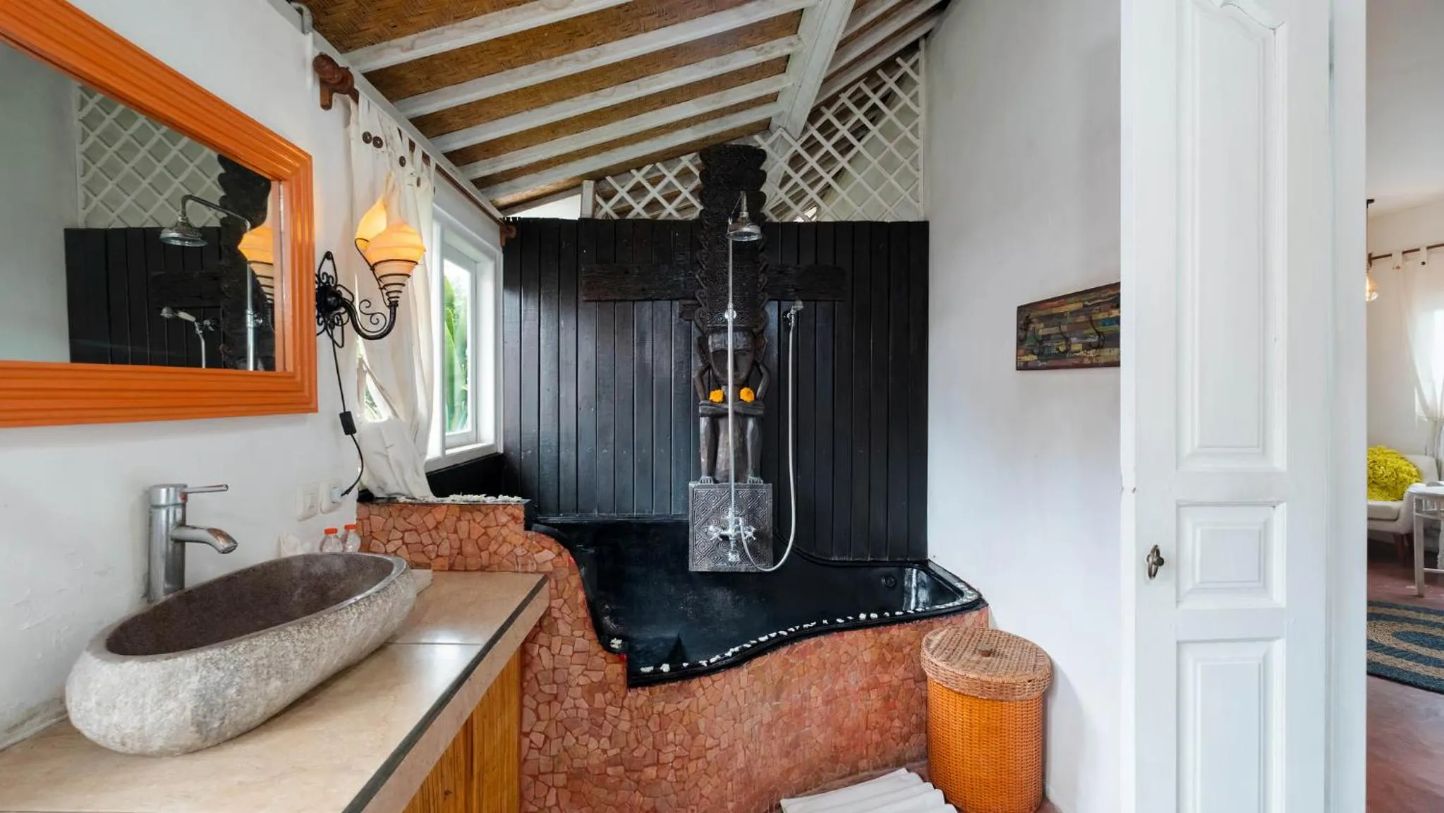 Bath in The Ocean Luxury Villas